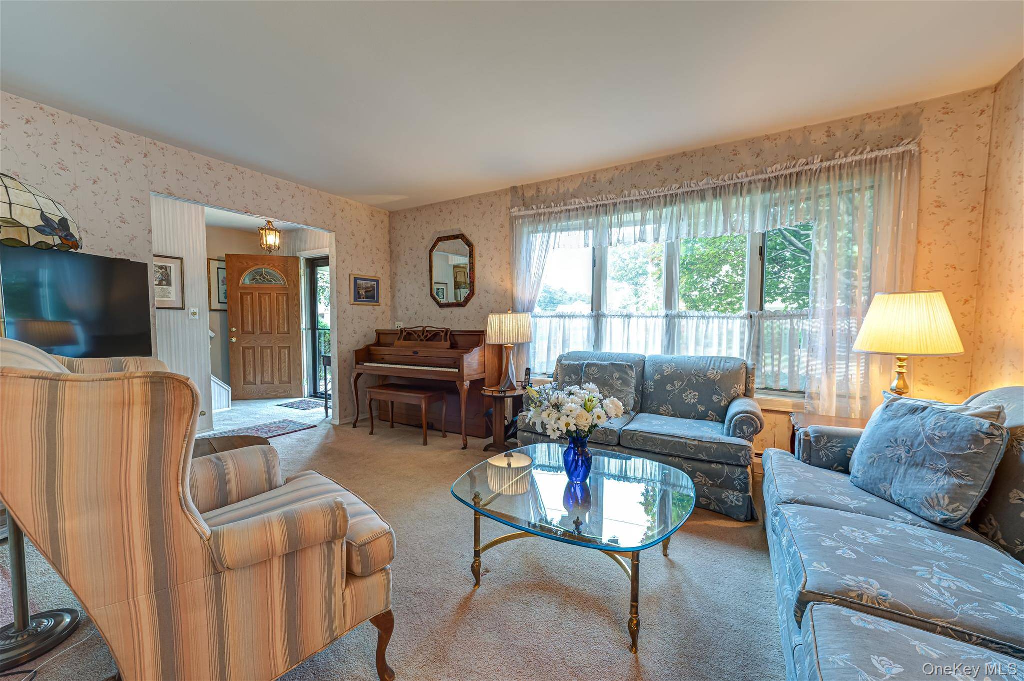 607 7th AVE, East Northport, NY 11731