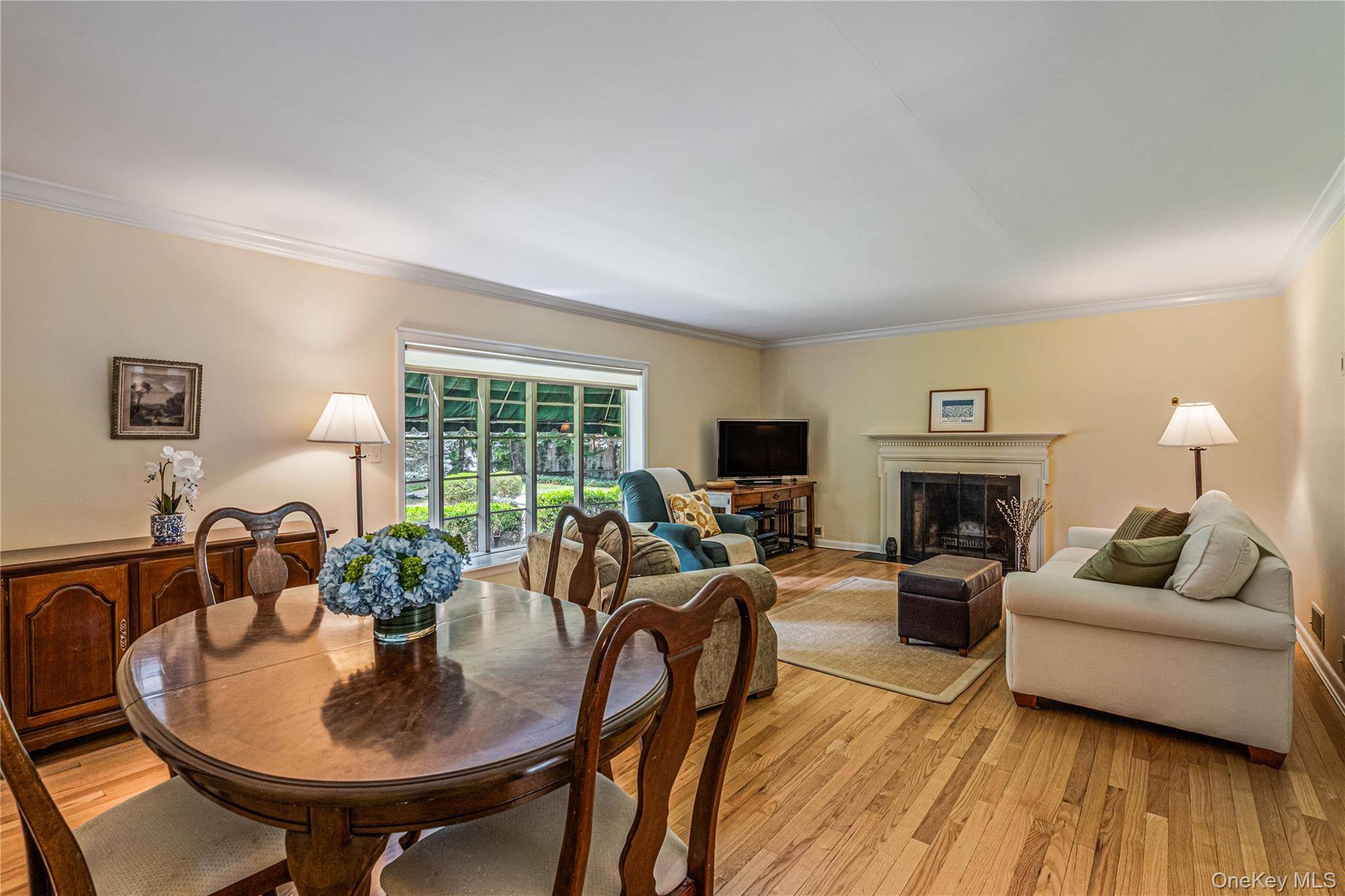 84 Bayville RD, Locust Valley, NY 11560