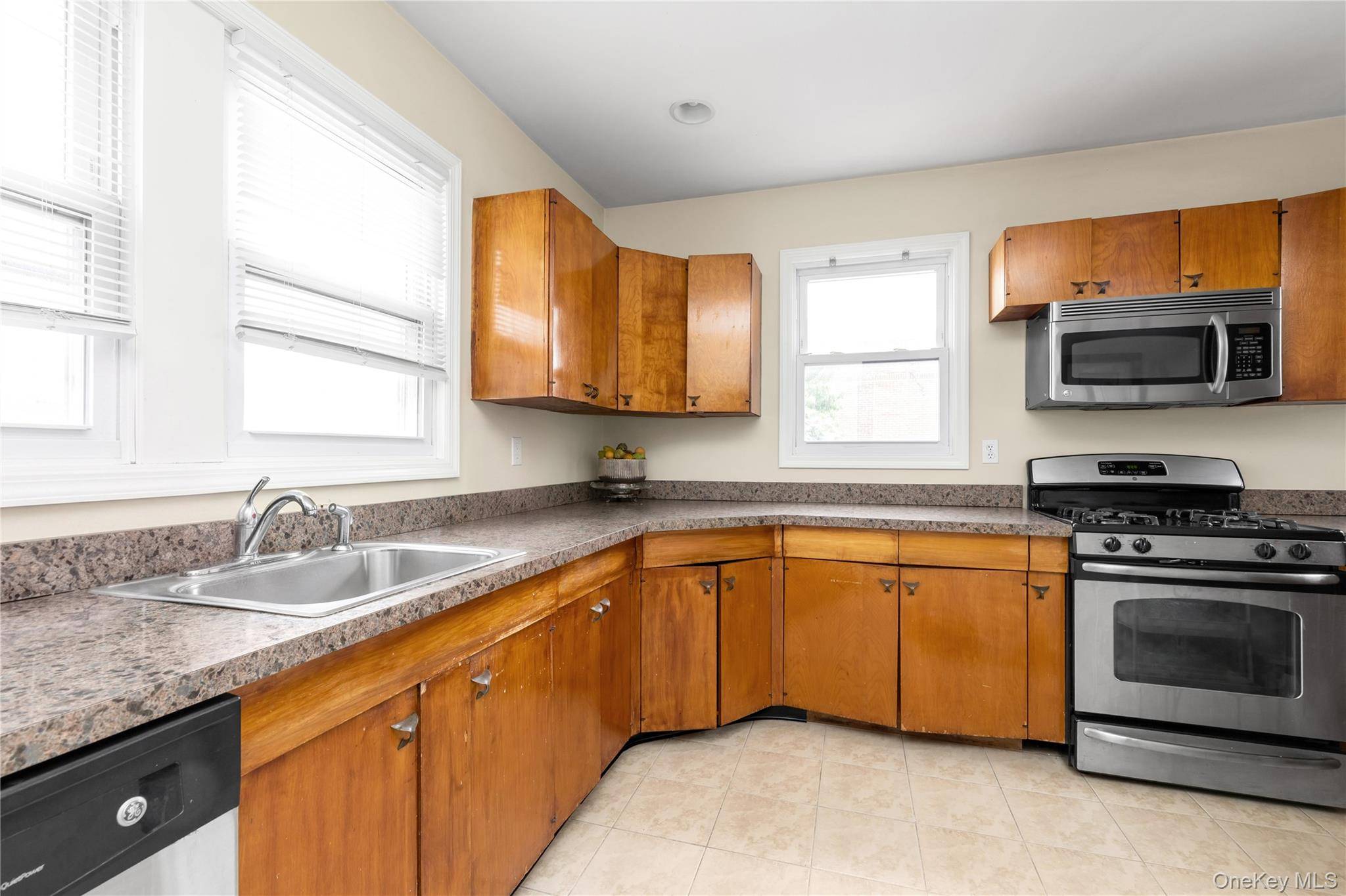 73 Liberty AVE, Mineola, NY 11501