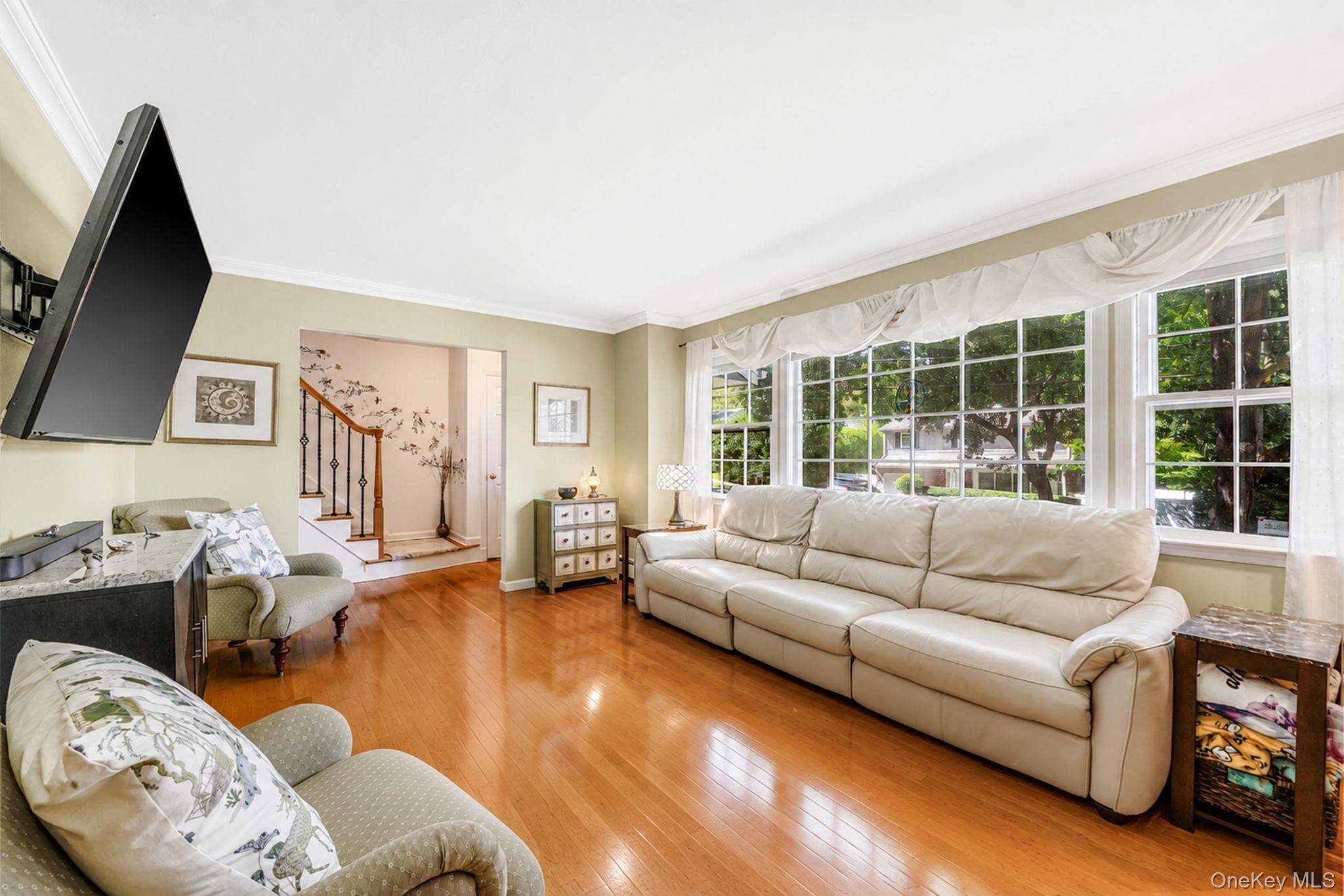36 Briarwood DR, Huntington, NY 11743