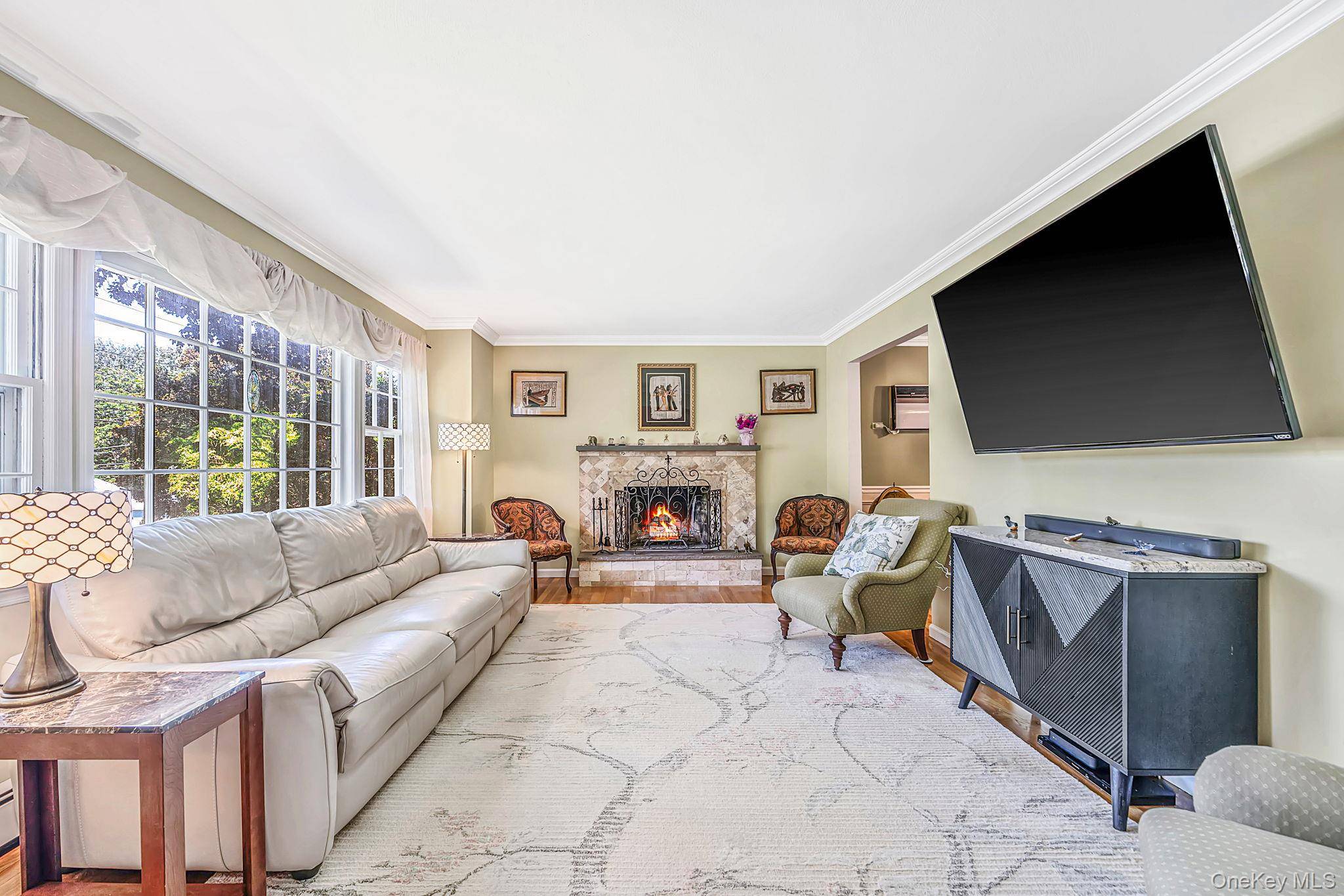 36 Briarwood DR, Huntington, NY 11743