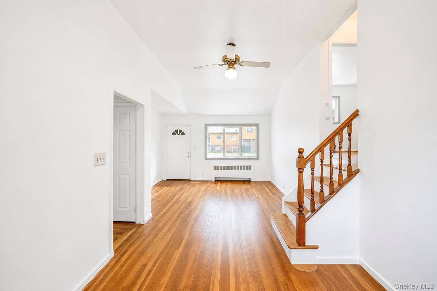 125 S 5th ST, Bethpage, NY 11714