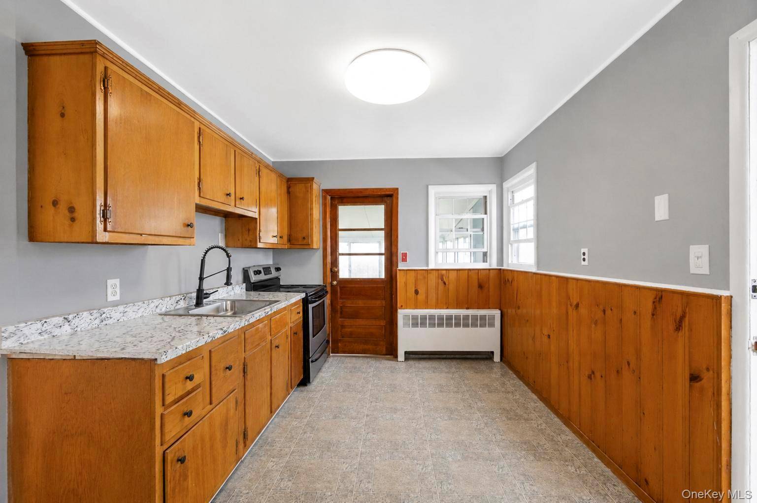 125 S 5th ST, Bethpage, NY 11714