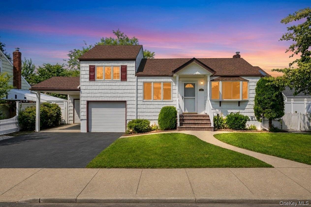 125 S 5th ST, Bethpage, NY 11714