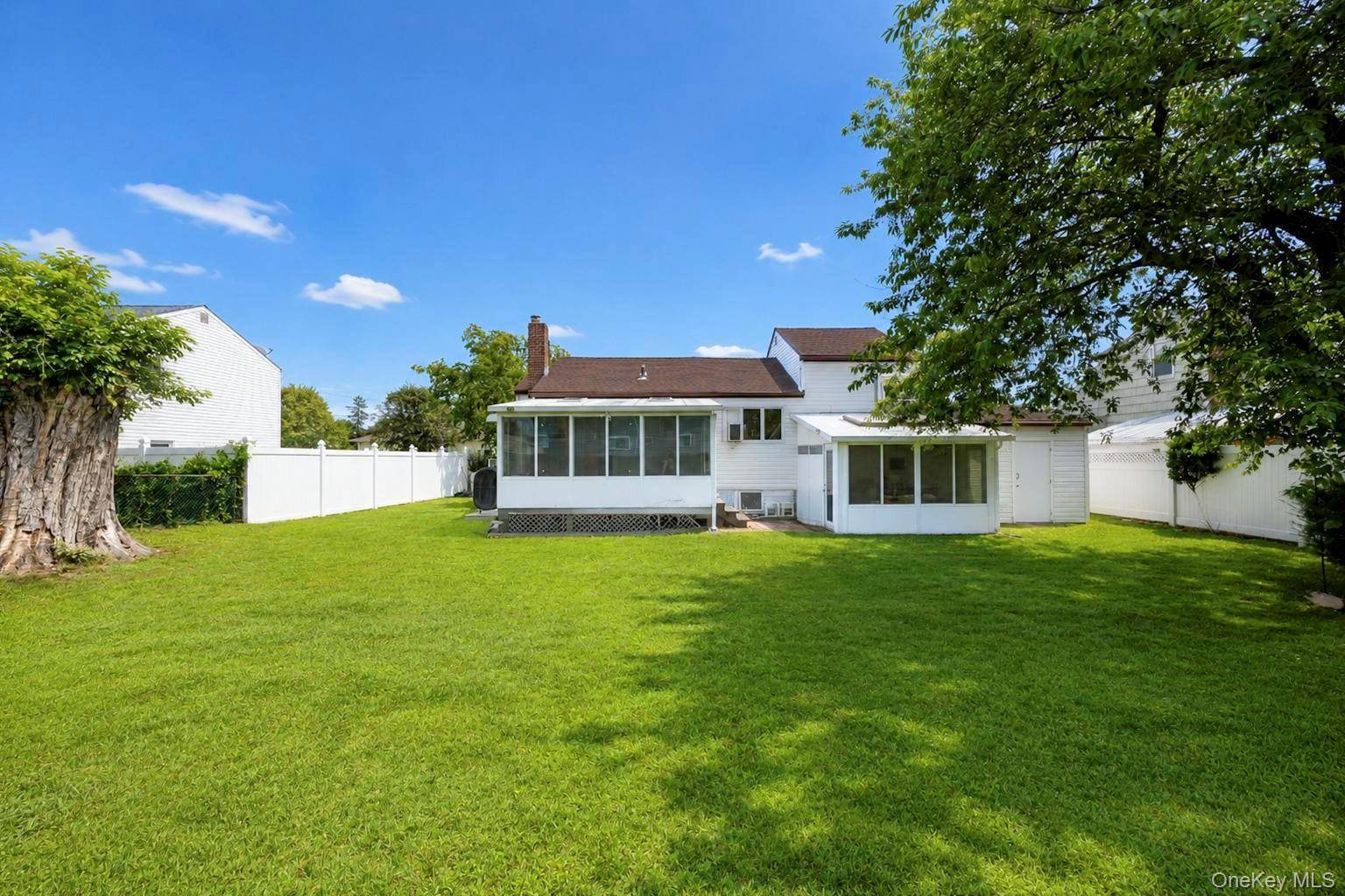125 S 5th ST, Bethpage, NY 11714