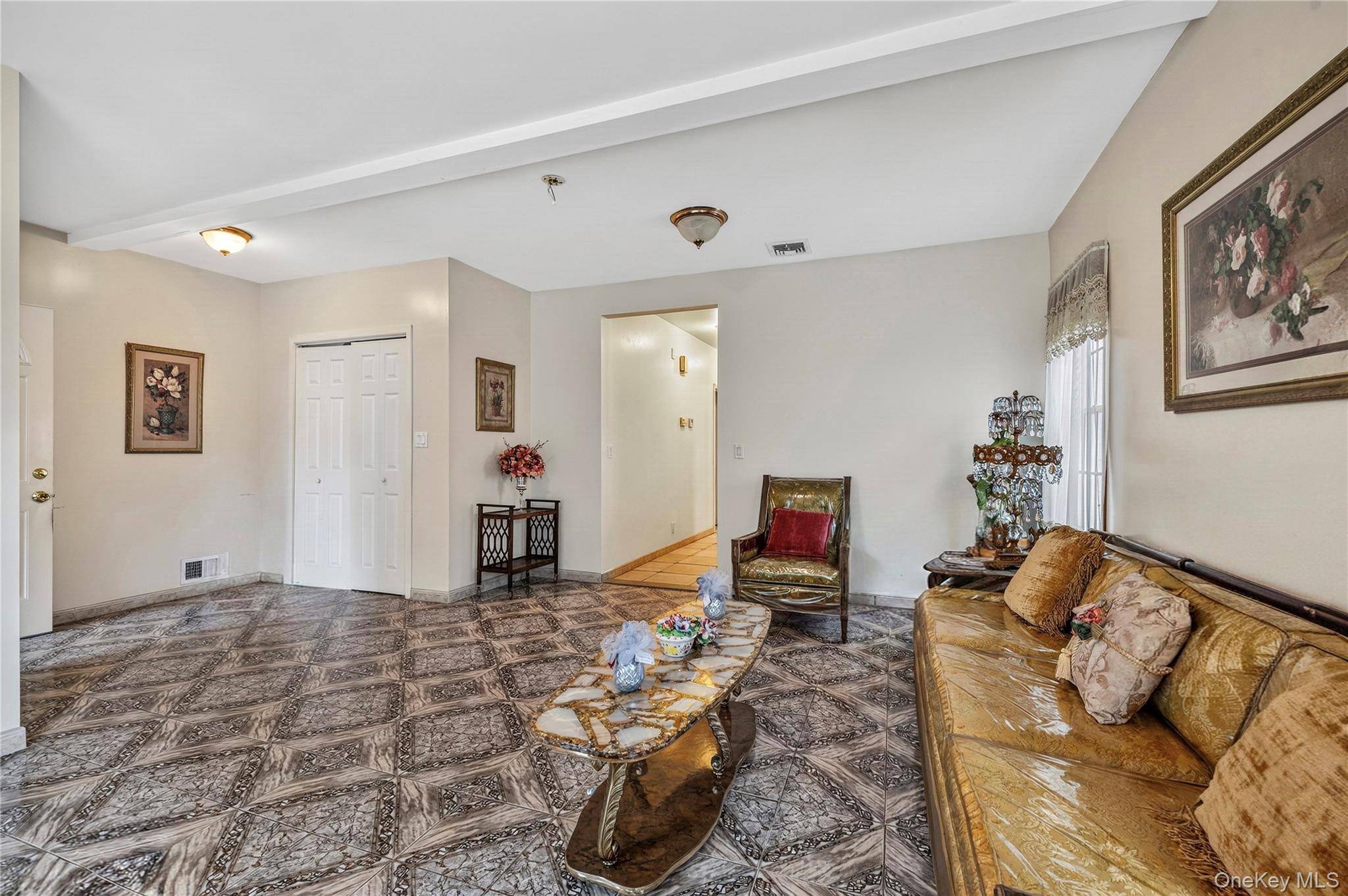 214 Avery PL, Cedarhurst, NY 11516