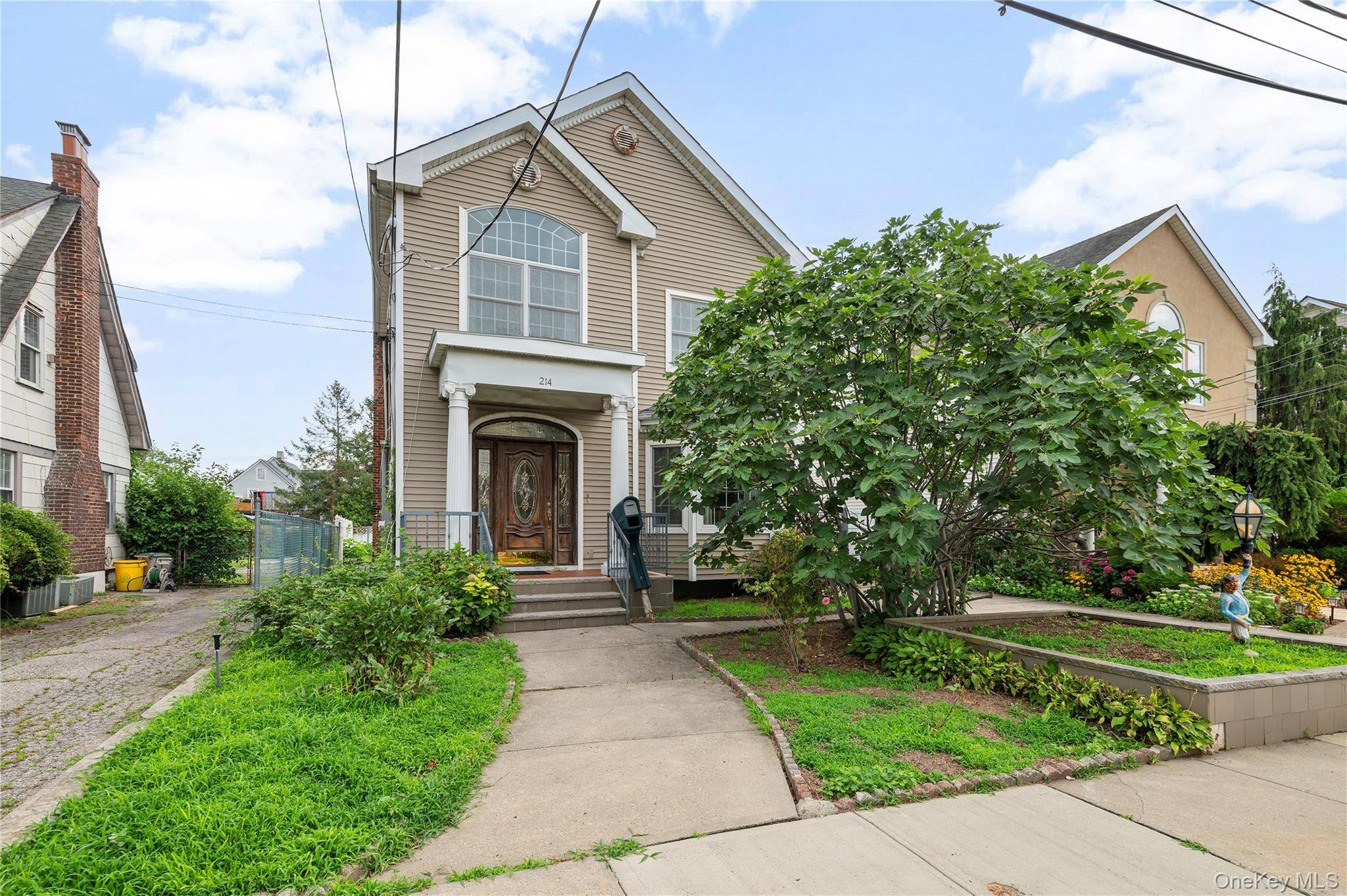 214 Avery PL, Cedarhurst, NY 11516