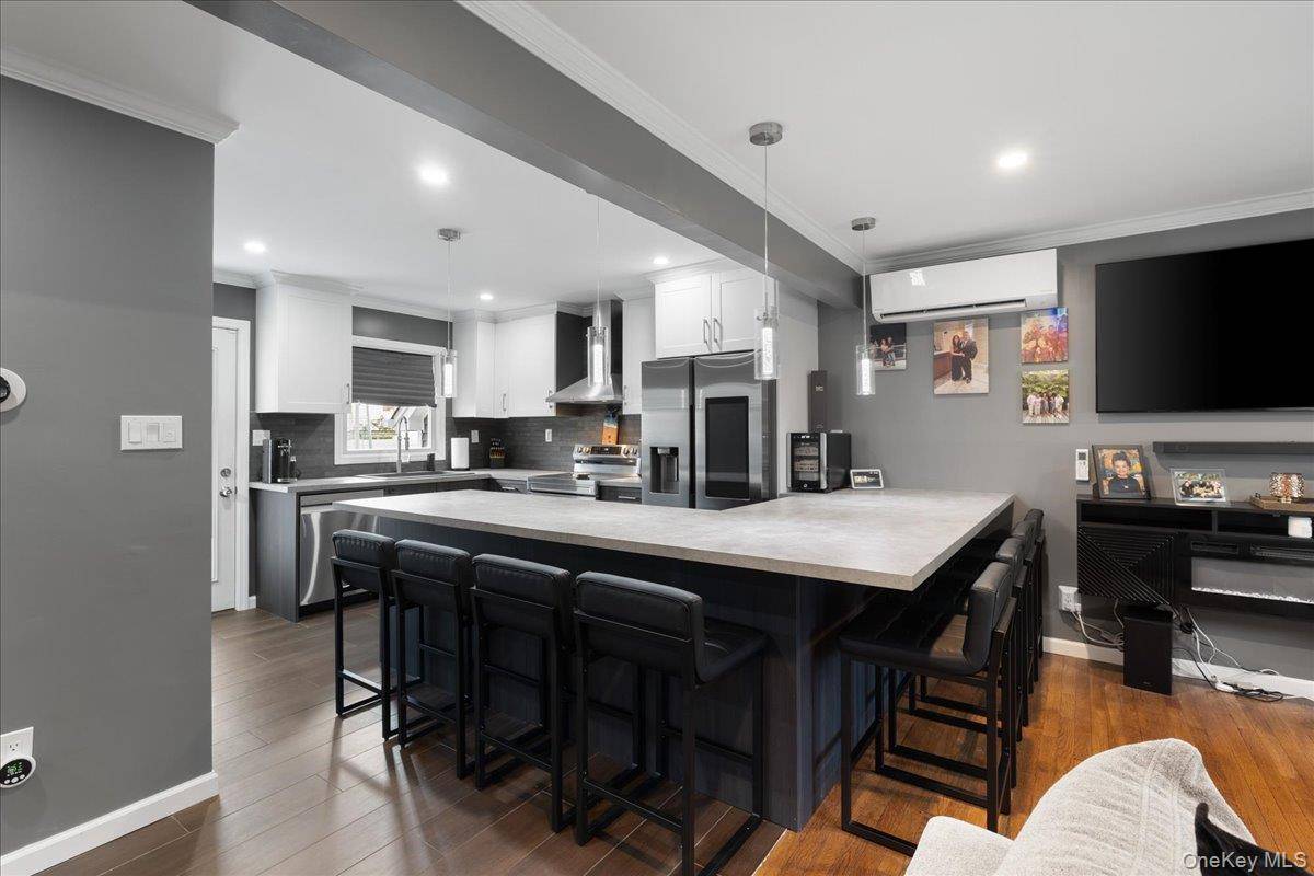 308 McCall AVE, West Islip, NY 11795