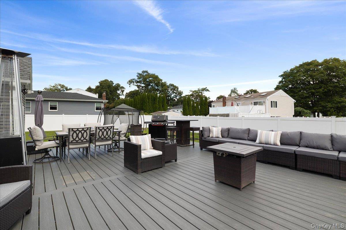 308 McCall AVE, West Islip, NY 11795