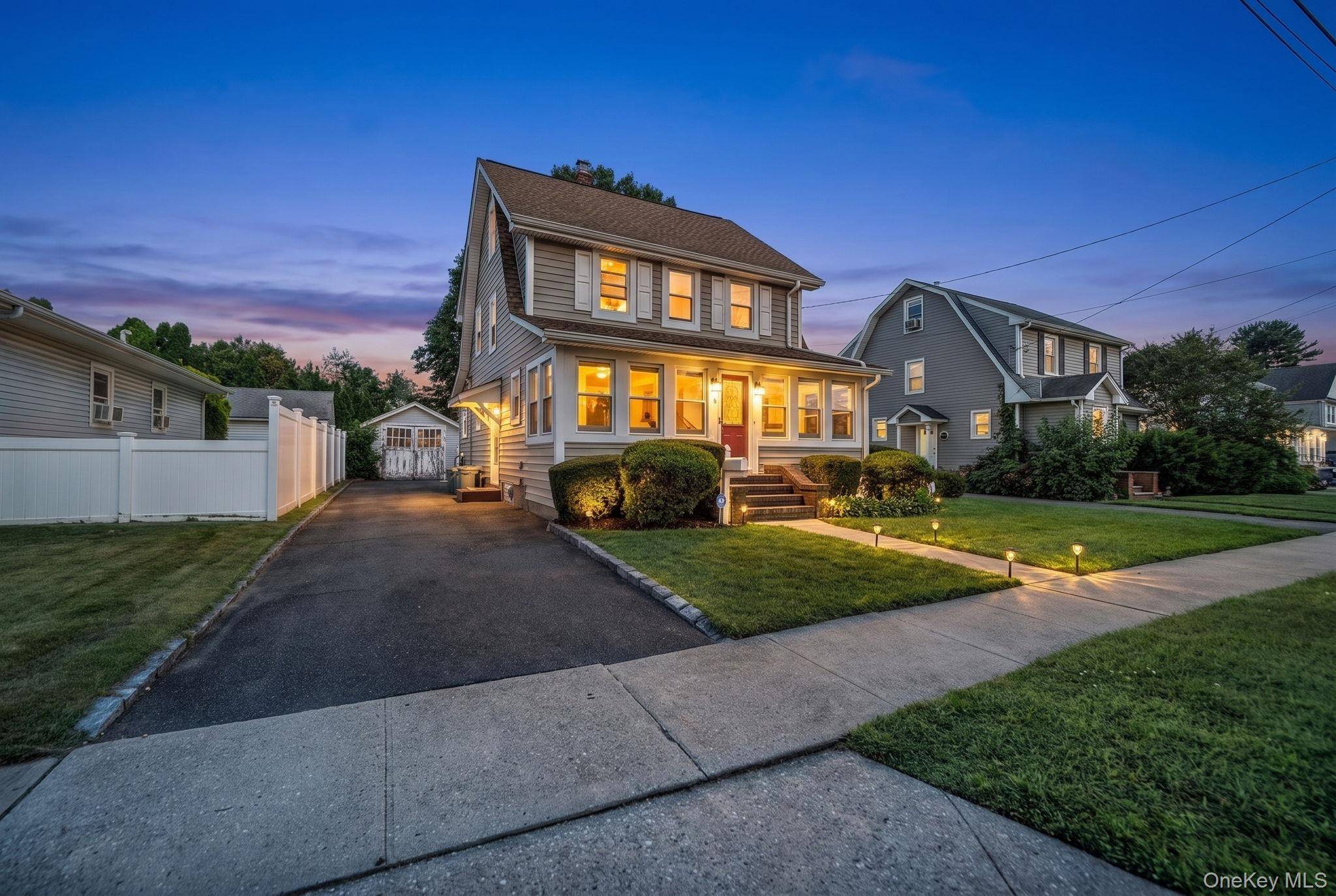 55 McKinley AVE, Hicksville, NY 11801
