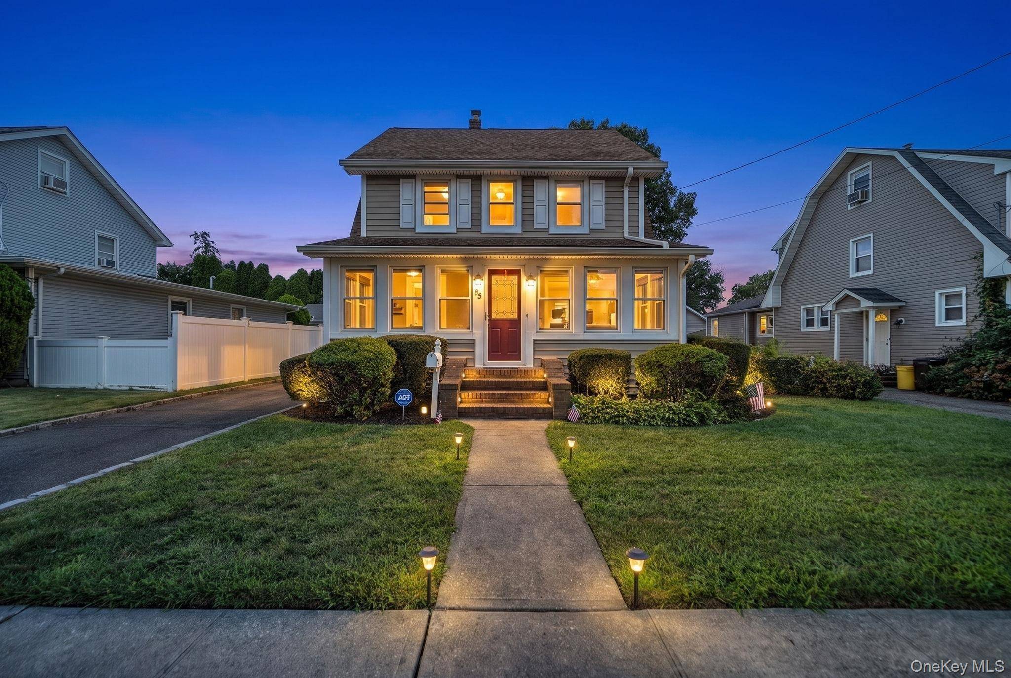 55 McKinley AVE, Hicksville, NY 11801