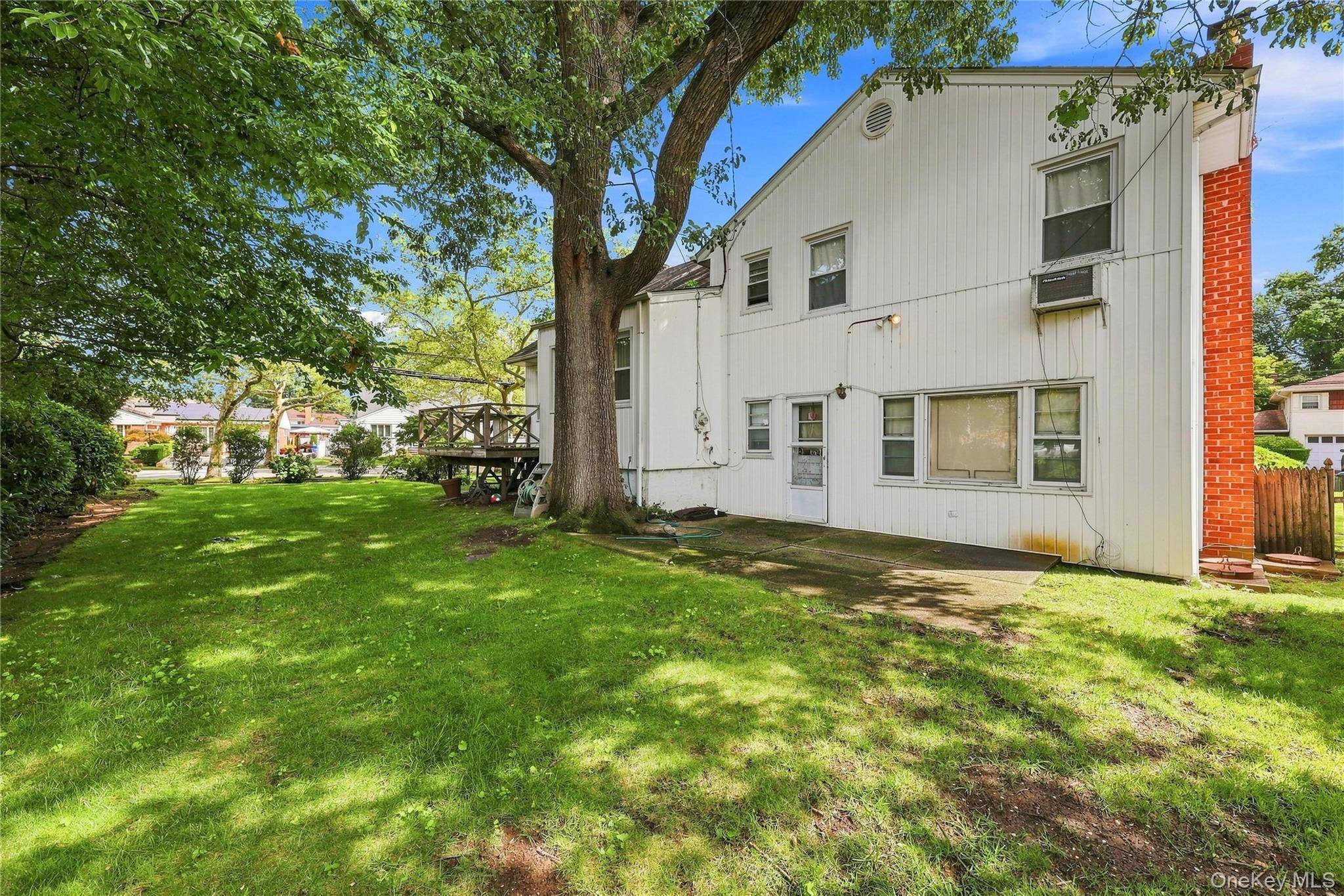 2 Longview AVE, North Woodmere, NY 11581