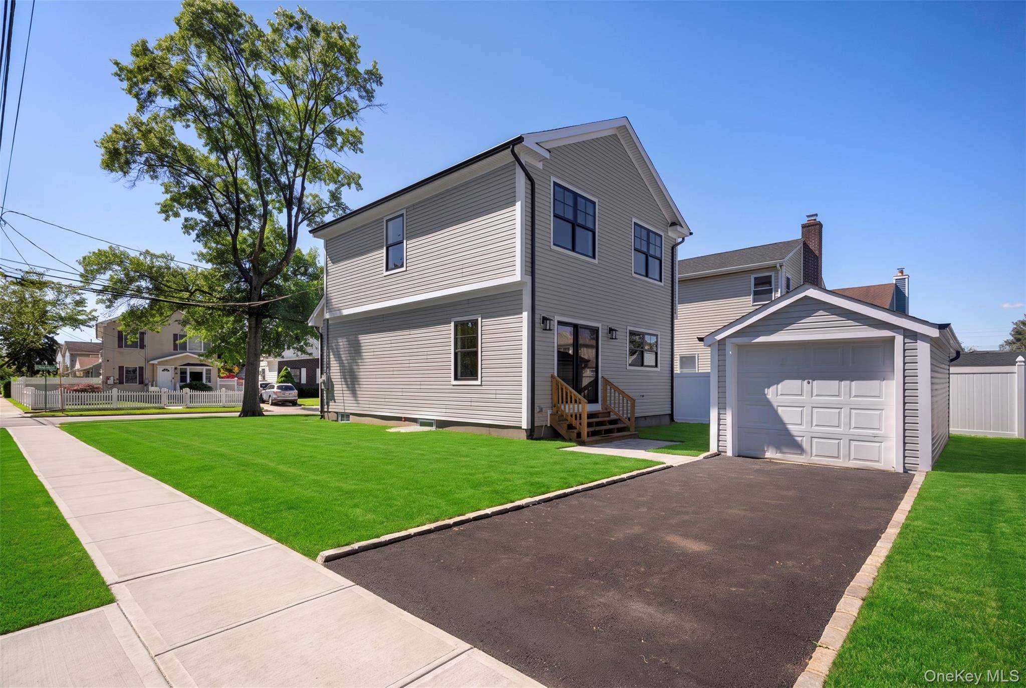 97 Broadmoor LN, Westbury, NY 11590