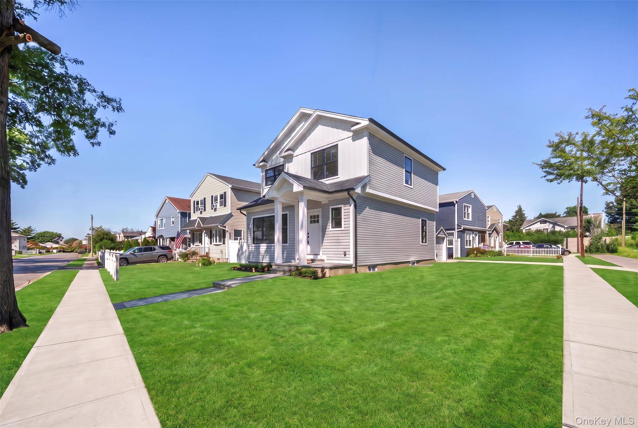 97 Broadmoor LN, Westbury, NY 11590