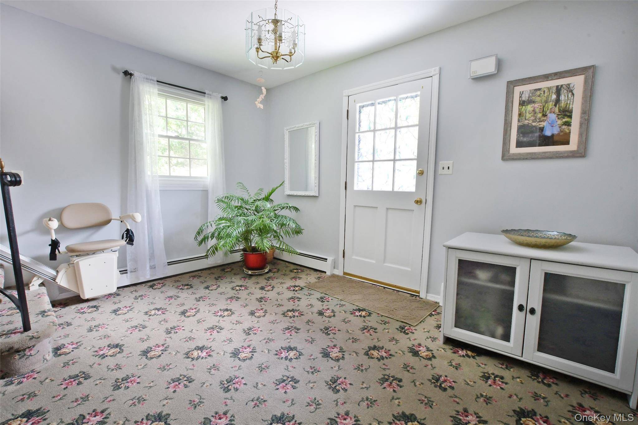 4 Huck Finn LN, Shoreham, NY 11786