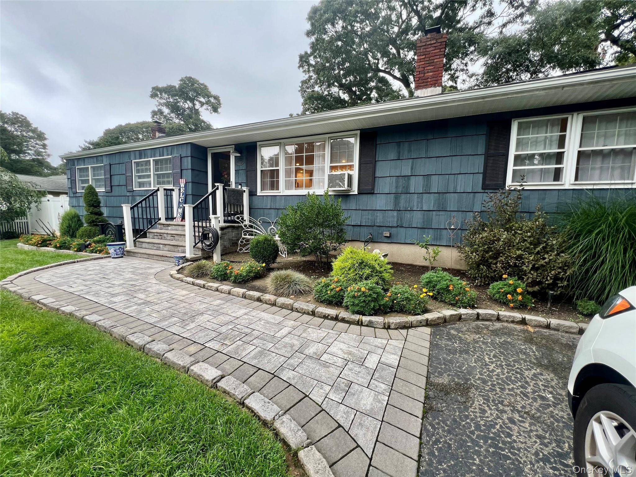 30 Marbeth CIR, Miller Place, NY 11764