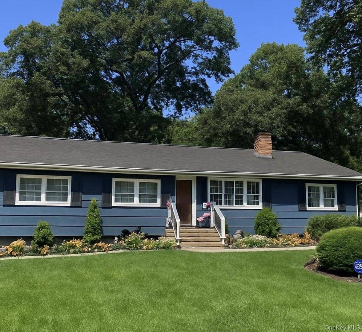 30 Marbeth CIR, Miller Place, NY 11764