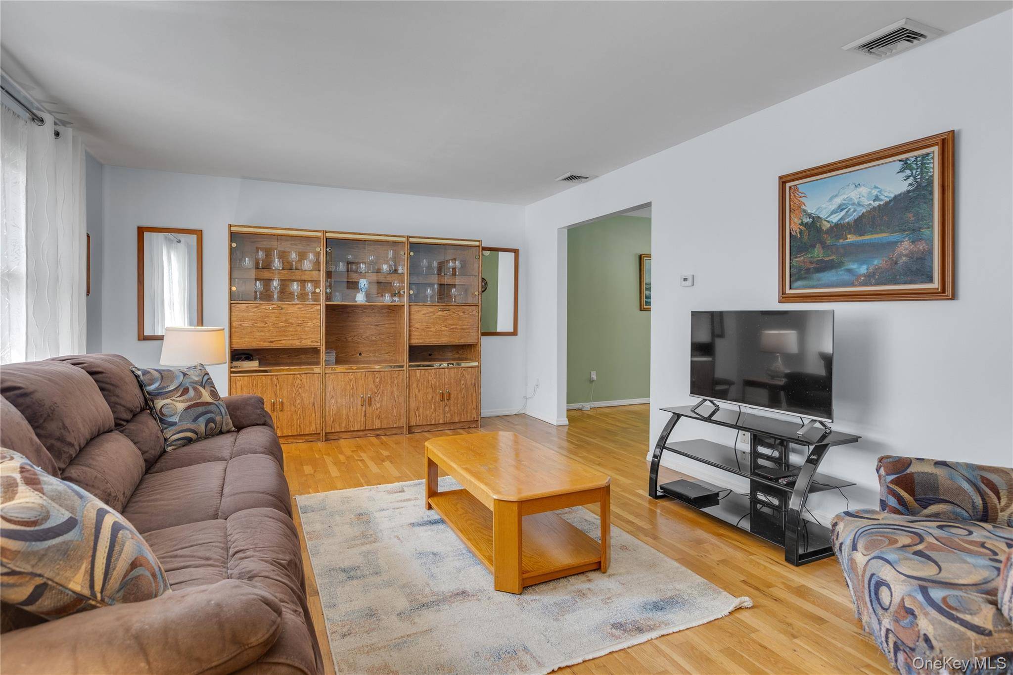 23 Dale LN, Smithtown, NY 11787