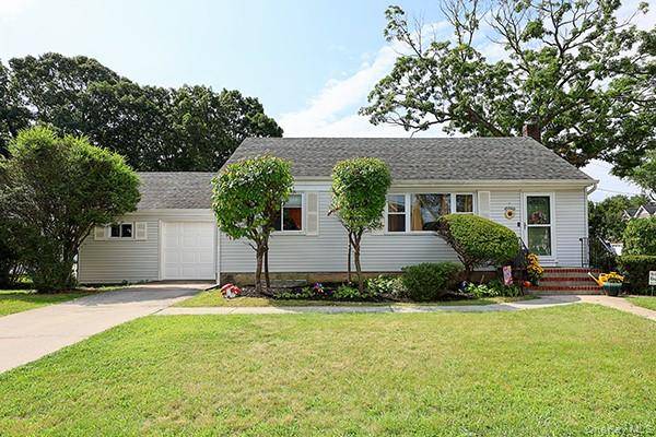 384 Michigan AVE, Massapequa Park, NY 11762