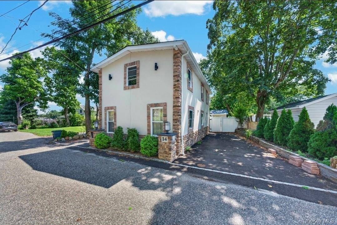 14 Electric ST, Patchogue, NY 11772