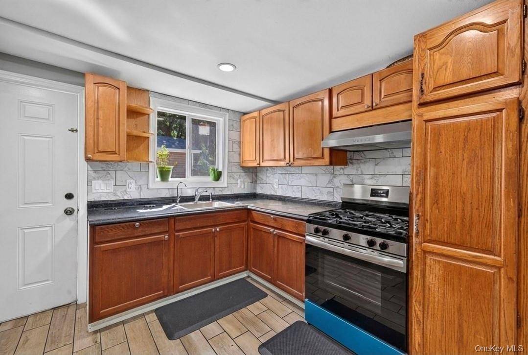 14 Electric ST, Patchogue, NY 11772