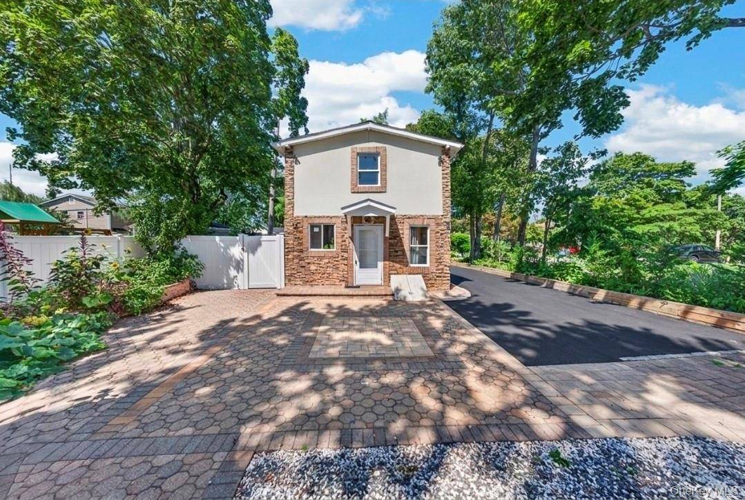14 Electric ST, Patchogue, NY 11772