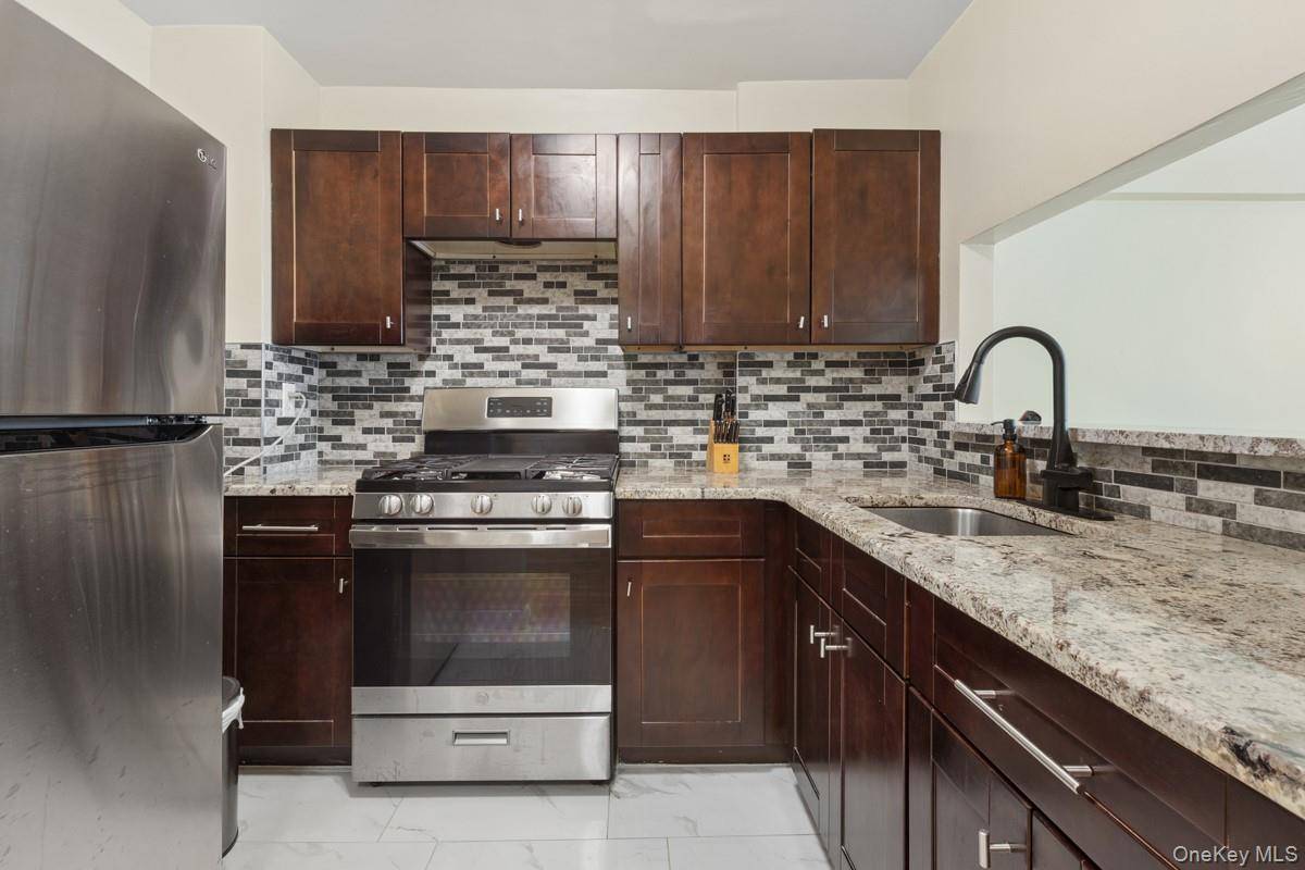 94-11 59th AVE #D9, Elmhurst, NY 11373
