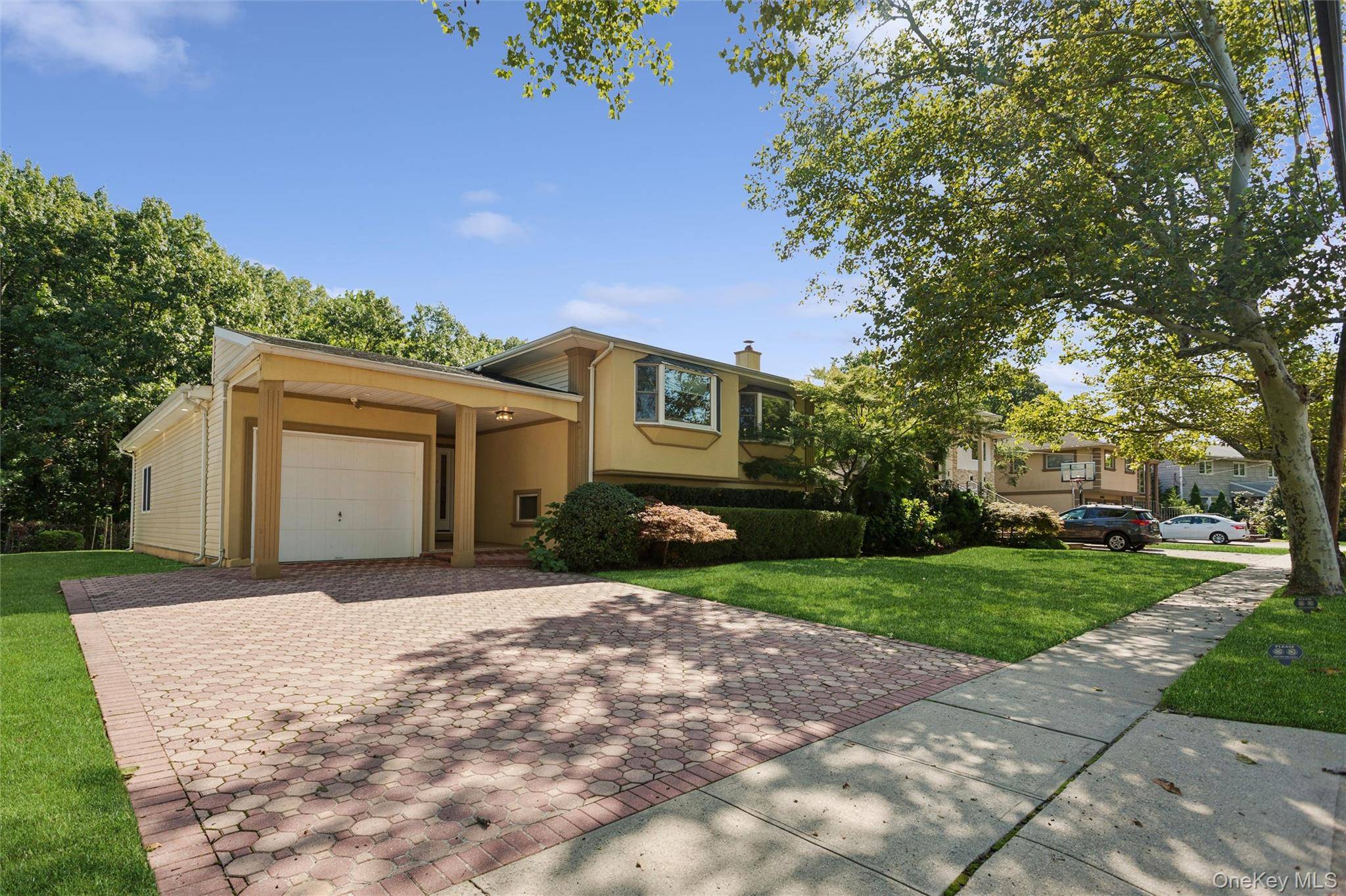 1031 Fordham LN, Woodmere, NY 11598