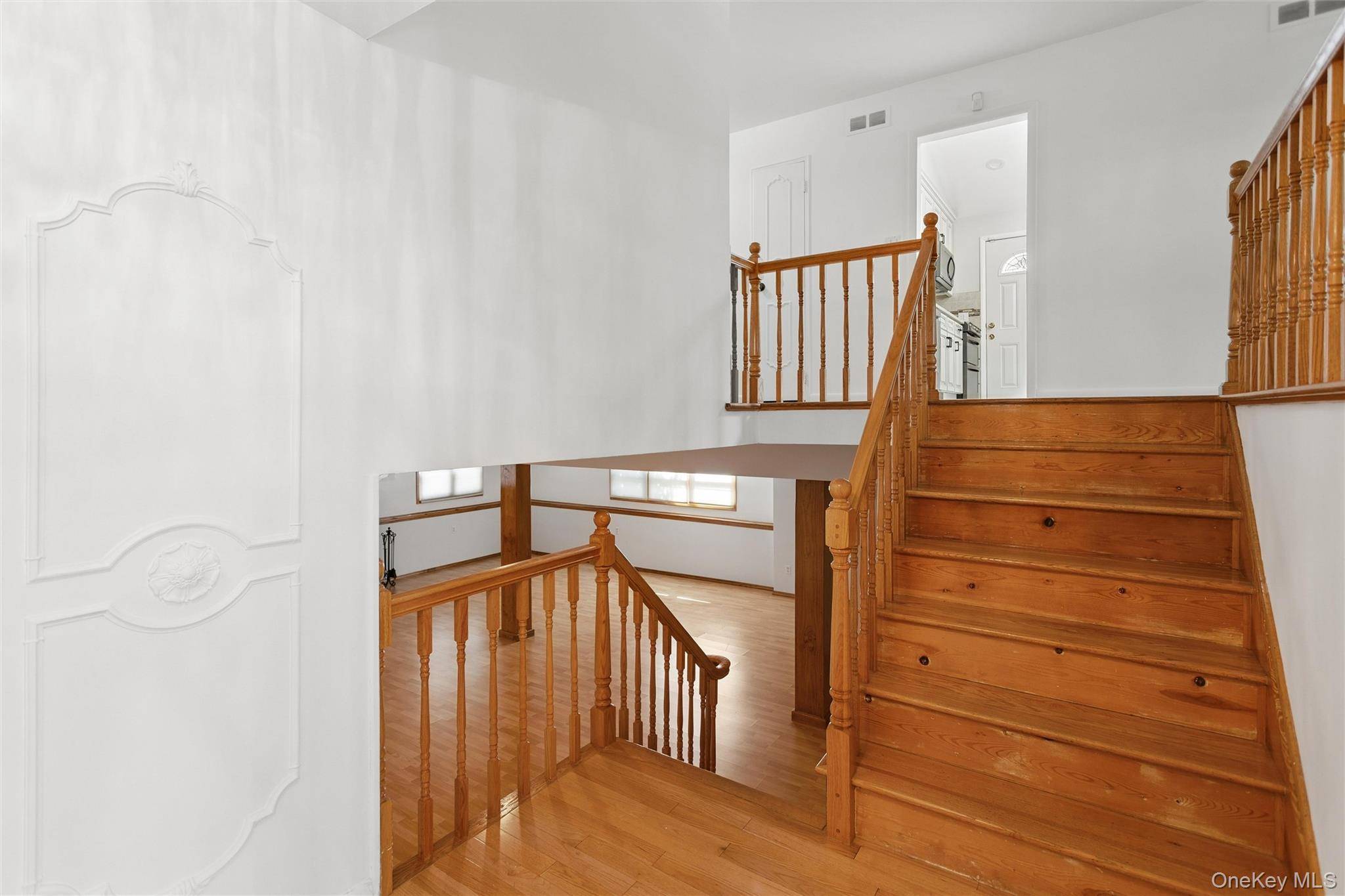 1031 Fordham LN, Woodmere, NY 11598
