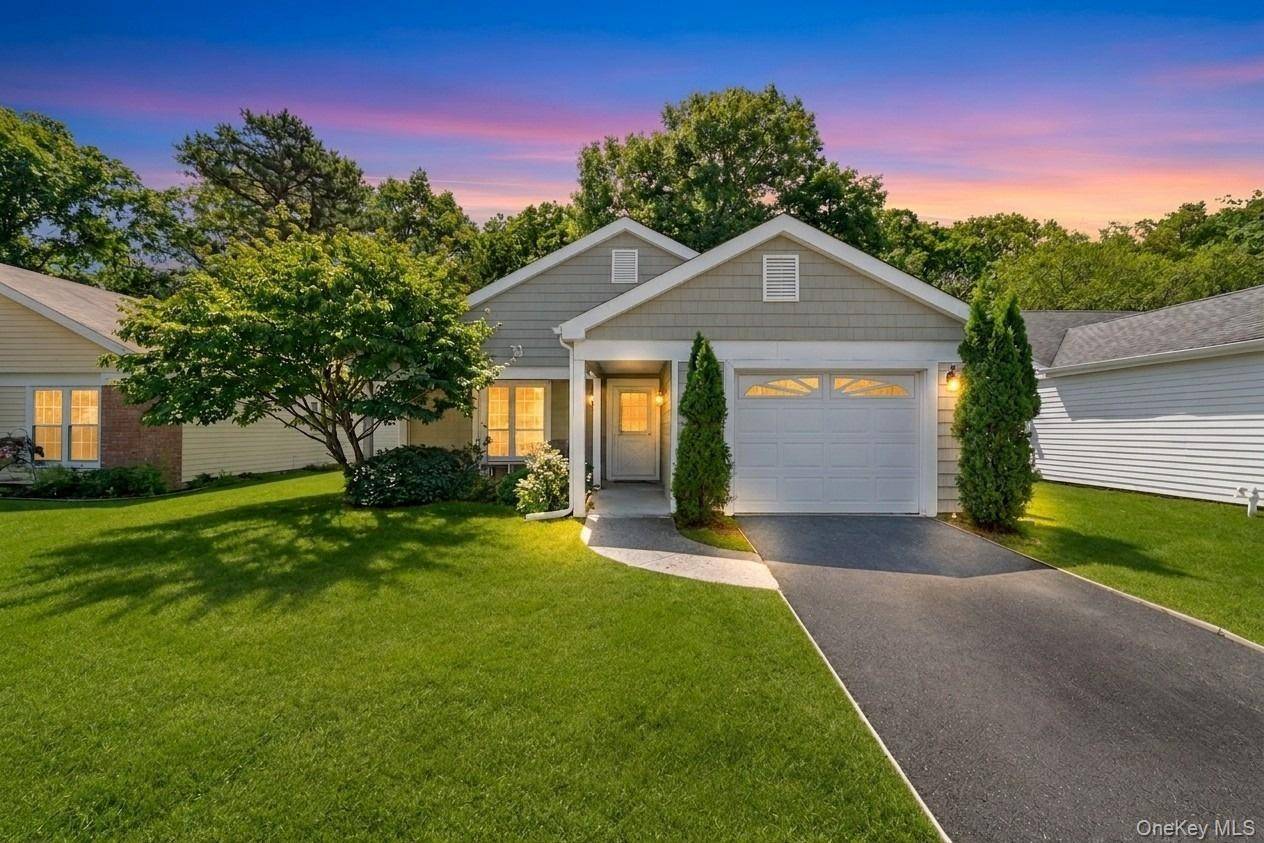 232 Belfast LN, Ridge, NY 11961