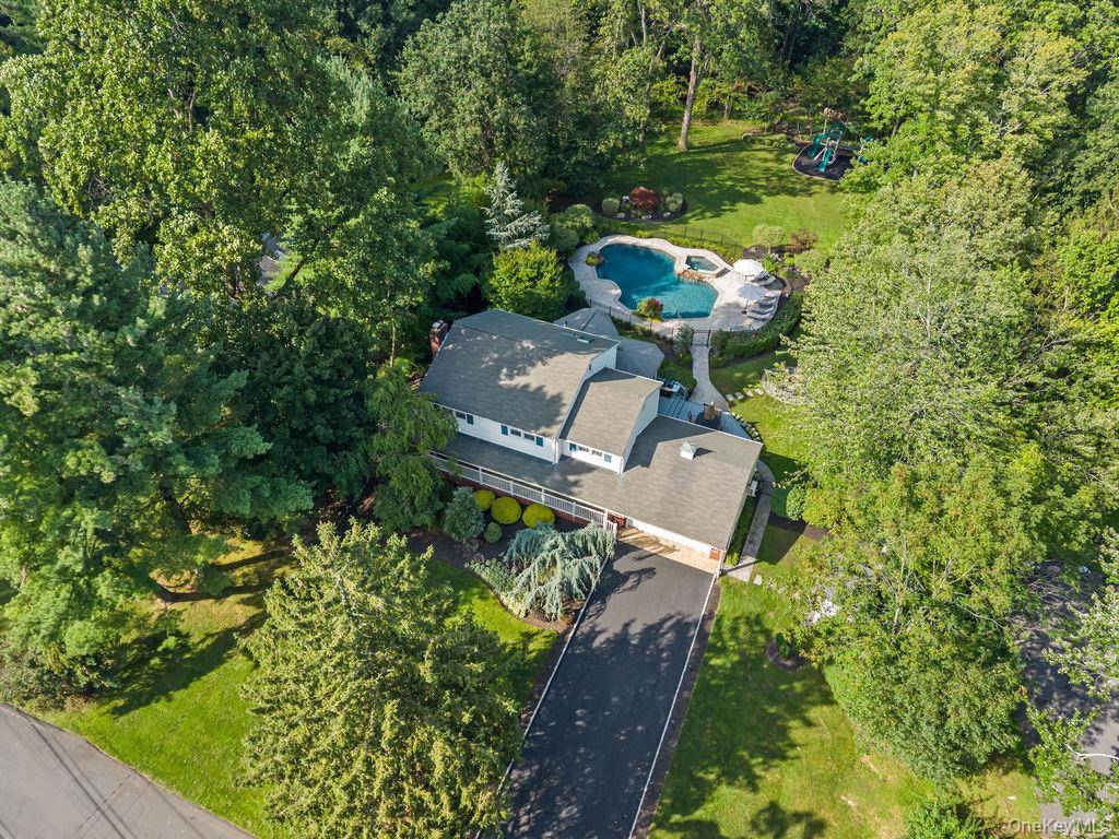 16 Marget Ann LN, Suffern, NY 10901