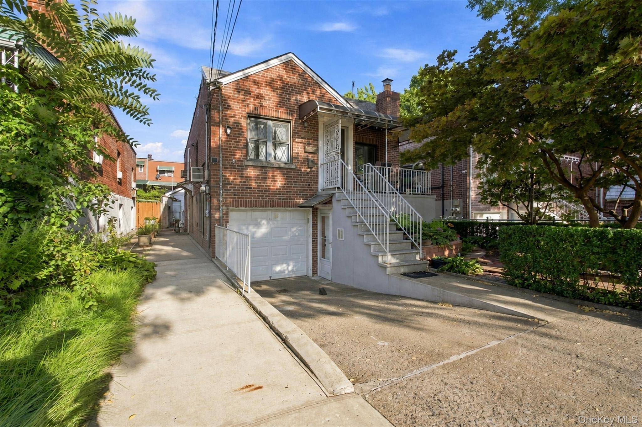 2546 Laconia AVE, Bronx, NY 10469