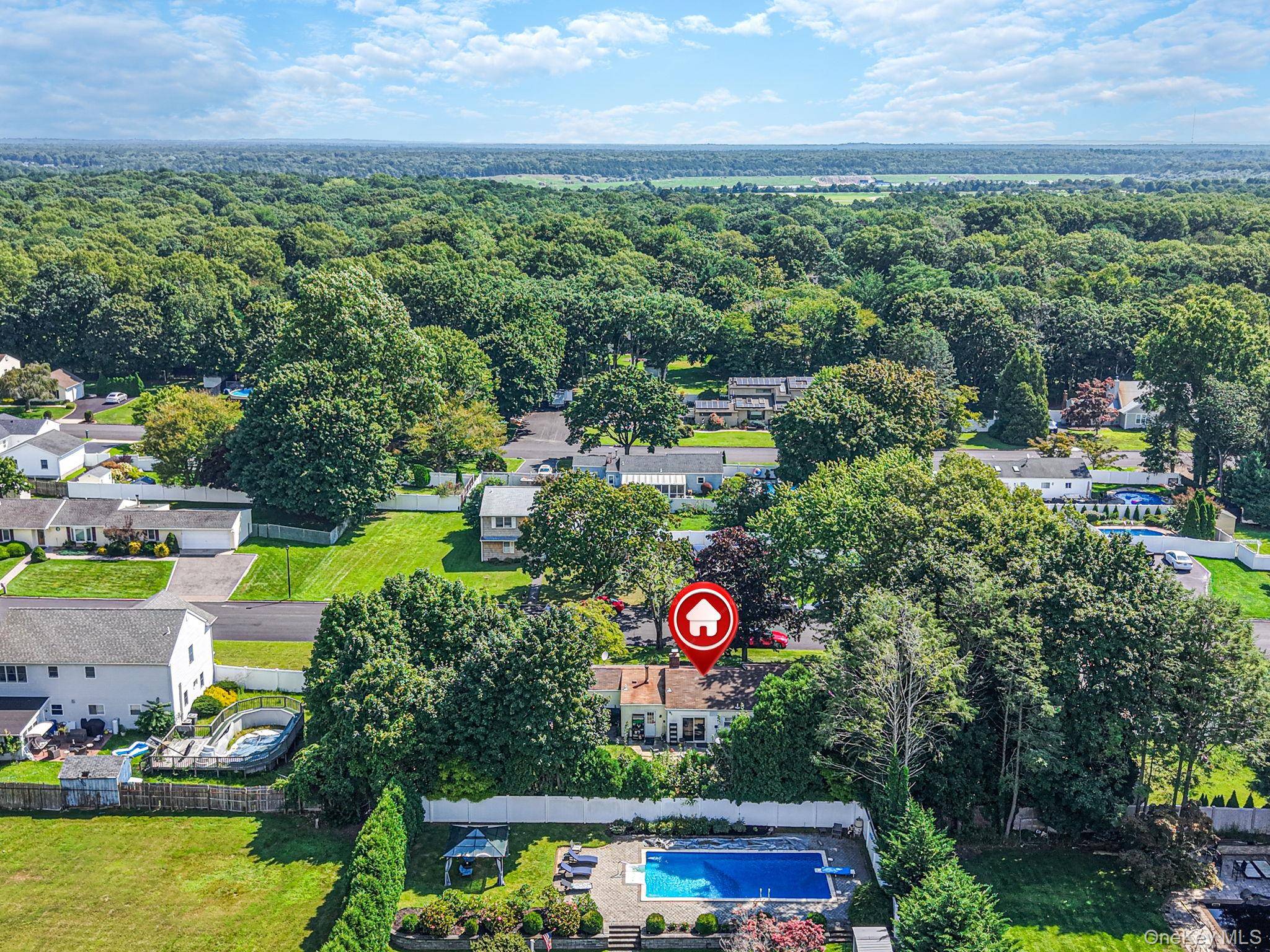 30 Ashland ST, Mount Sinai, NY 11766