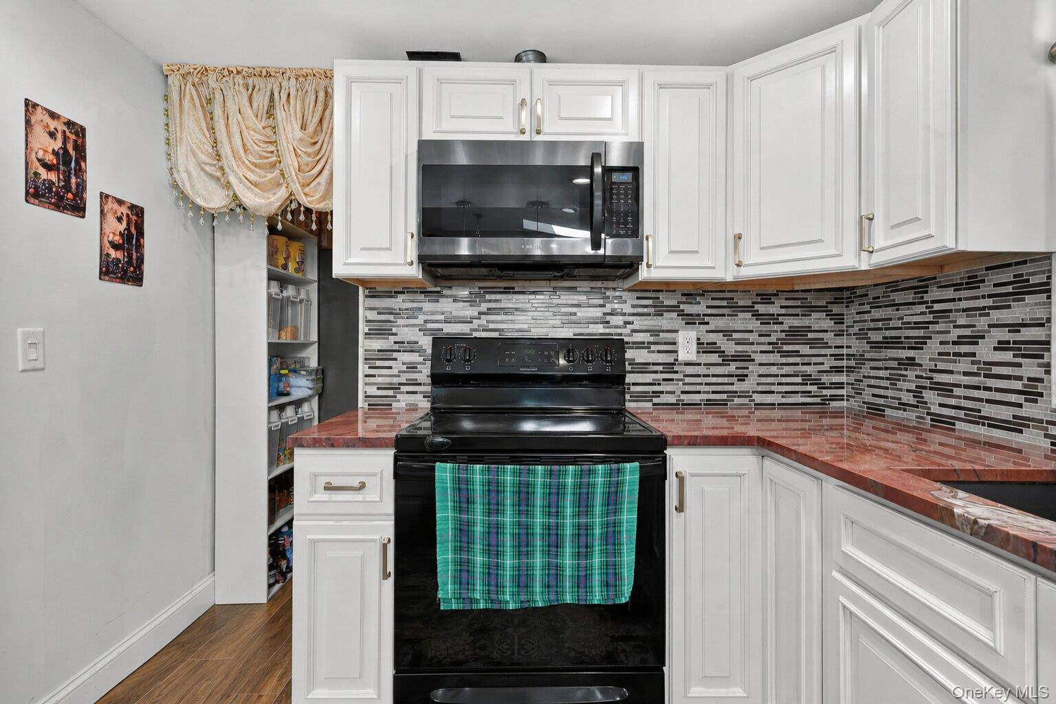 142 N 27th ST, Wheatley Heights, NY 11798