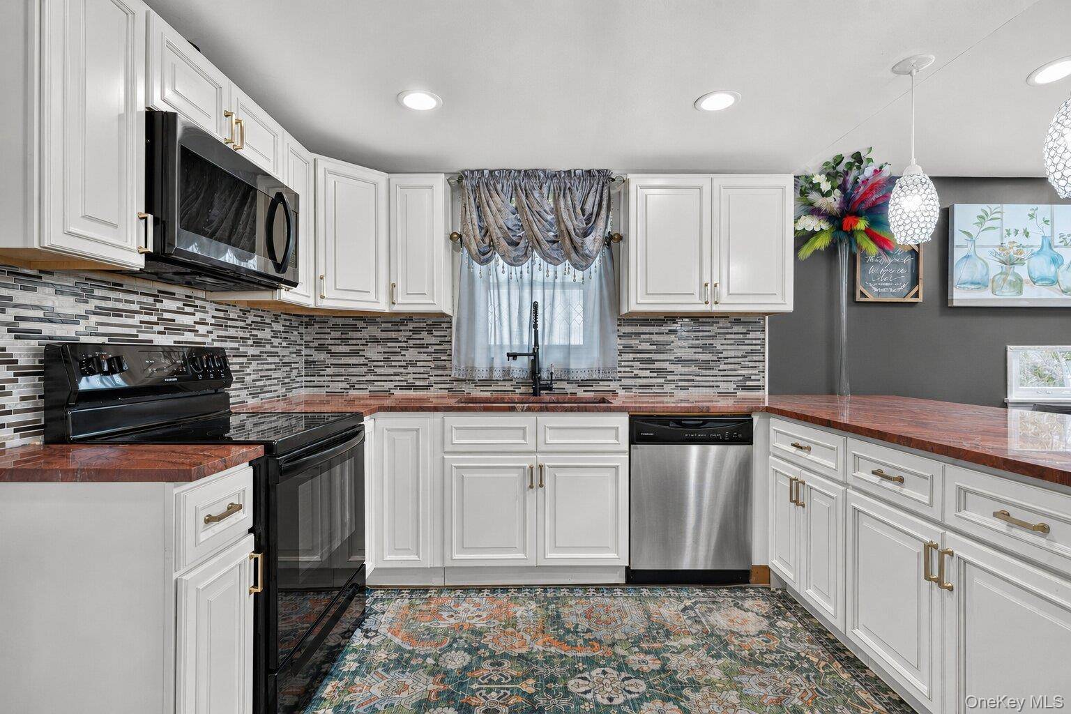 142 N 27th ST, Wheatley Heights, NY 11798