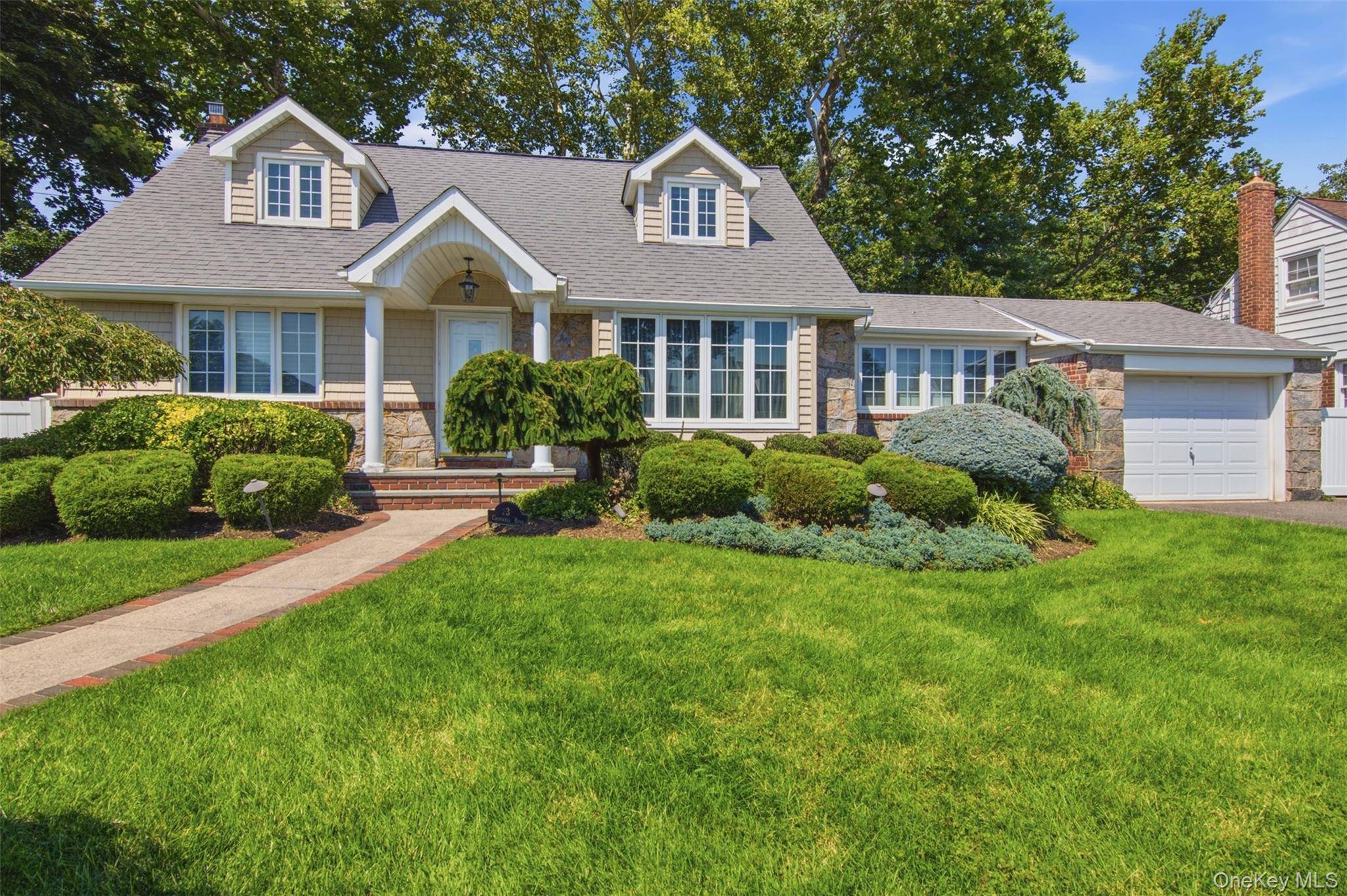 3 Cromwell RD, Carle Place, NY 11514