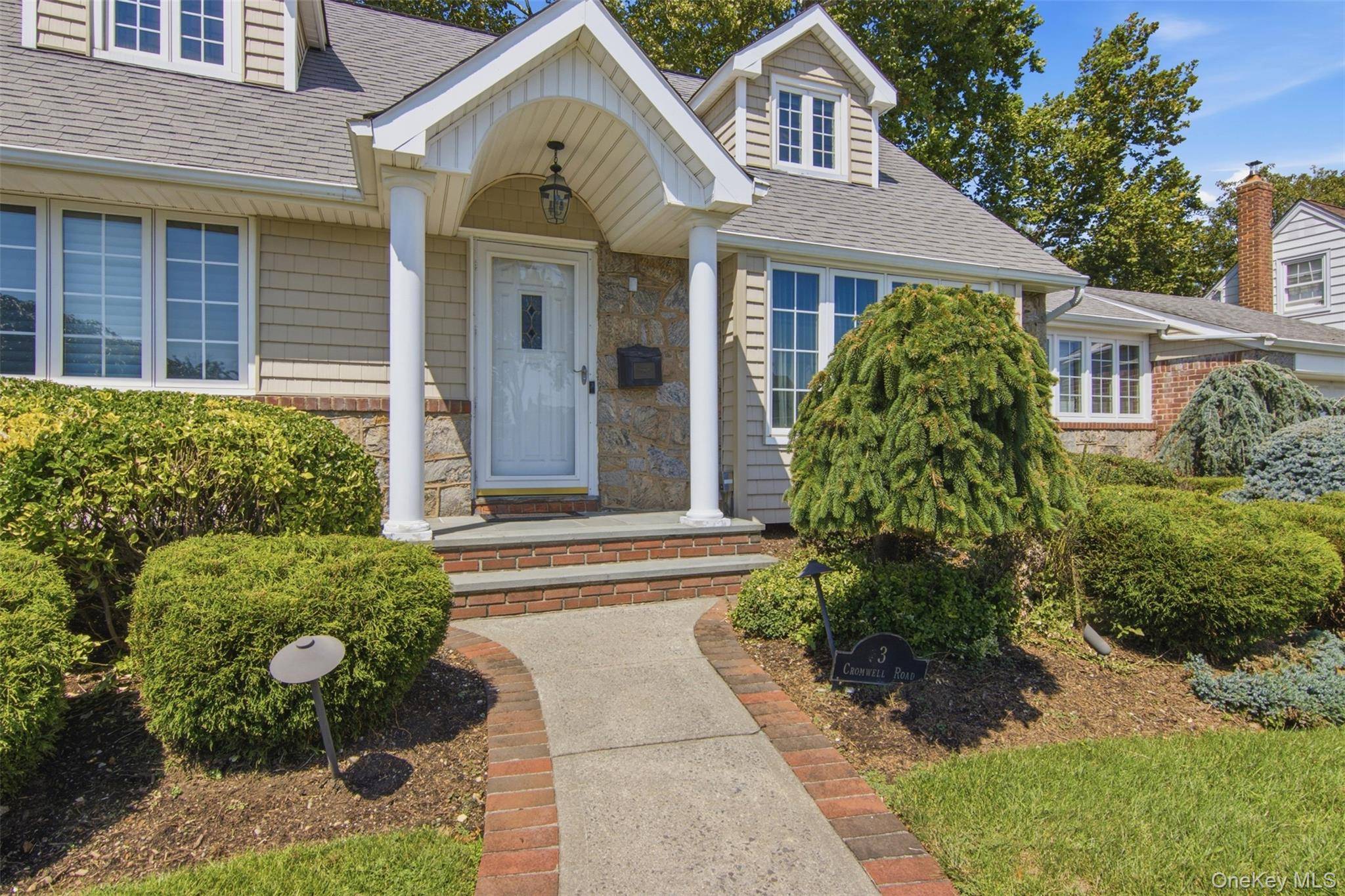 3 Cromwell RD, Carle Place, NY 11514