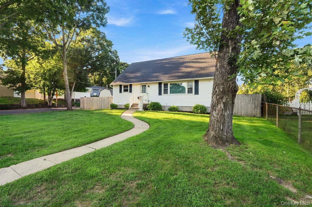 731 Muncey RD, West Islip, NY 11795