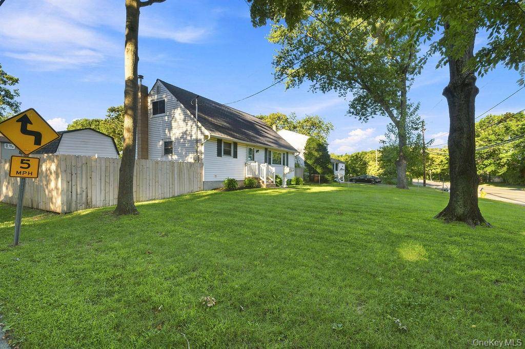 731 Muncey RD, West Islip, NY 11795