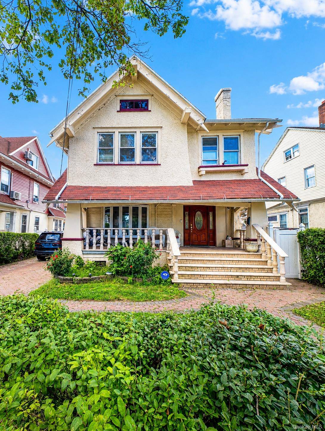 8564 104th ST, Richmond Hill, NY 11418
