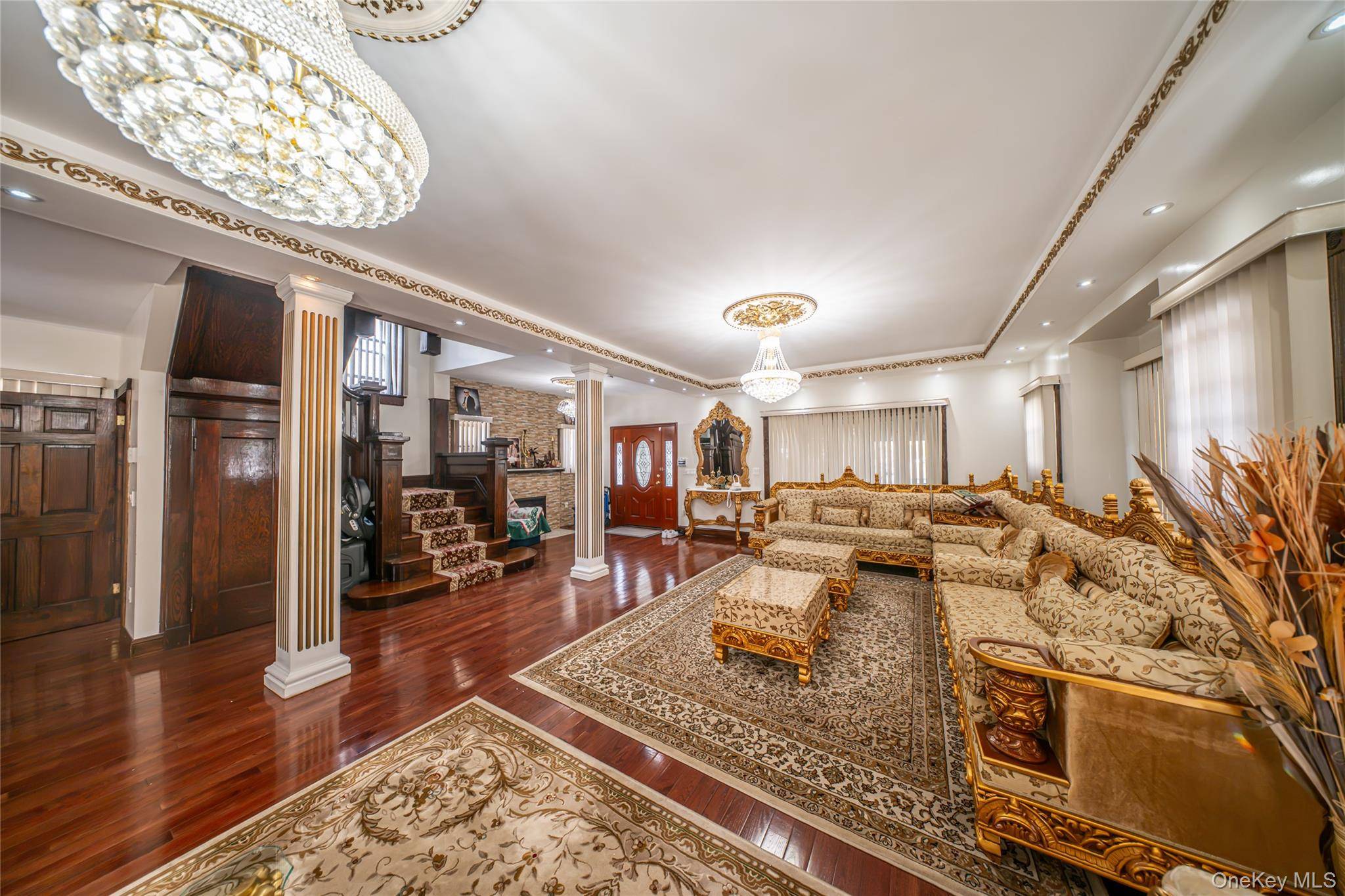8564 104th ST, Richmond Hill, NY 11418