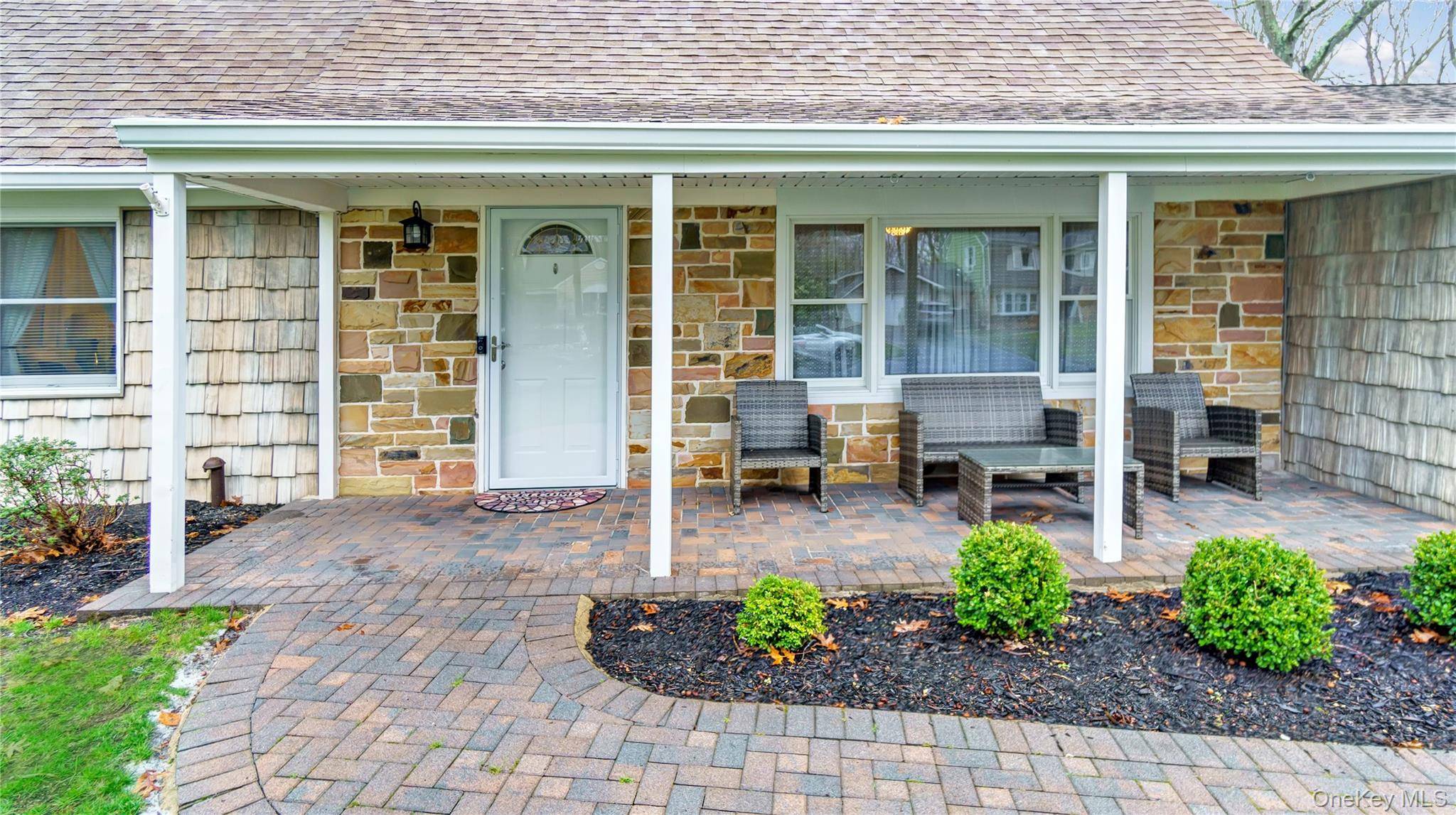 33 Spencer LN, Stony Brook, NY 11790
