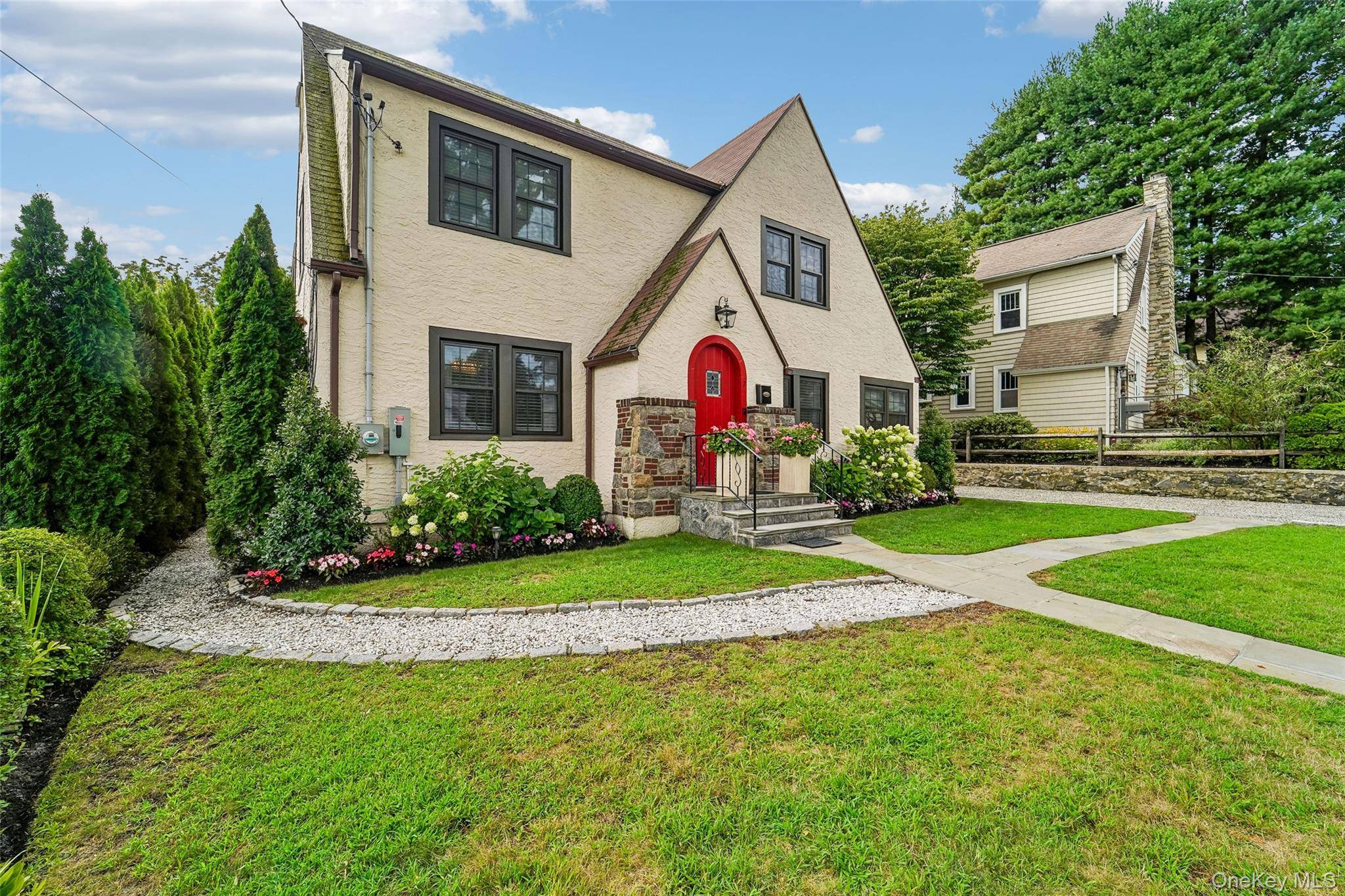 7 Parkview CT, White Plains, NY 10603