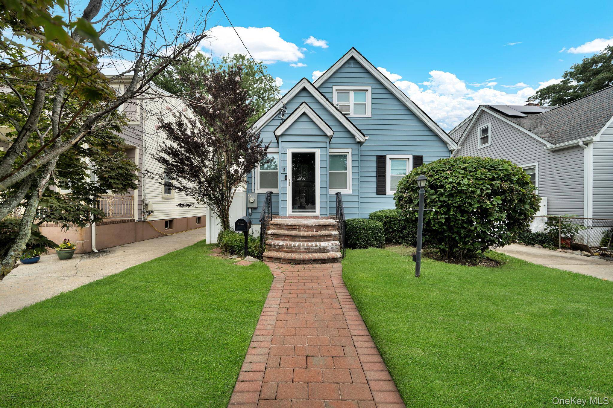 19 Westmoreland RD, Merrick, NY 11566