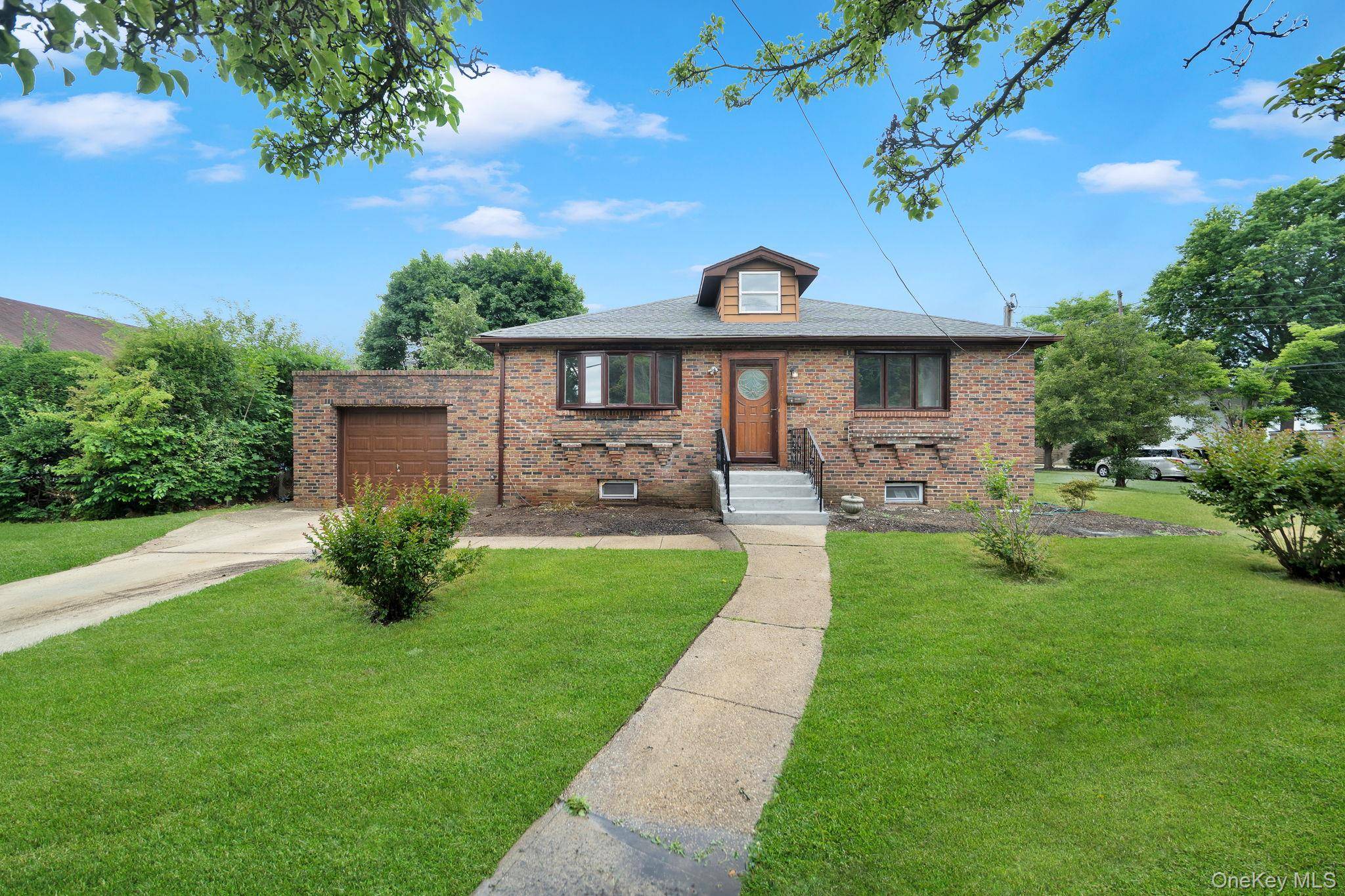 634 Leonard AVE, Uniondale, NY 11553