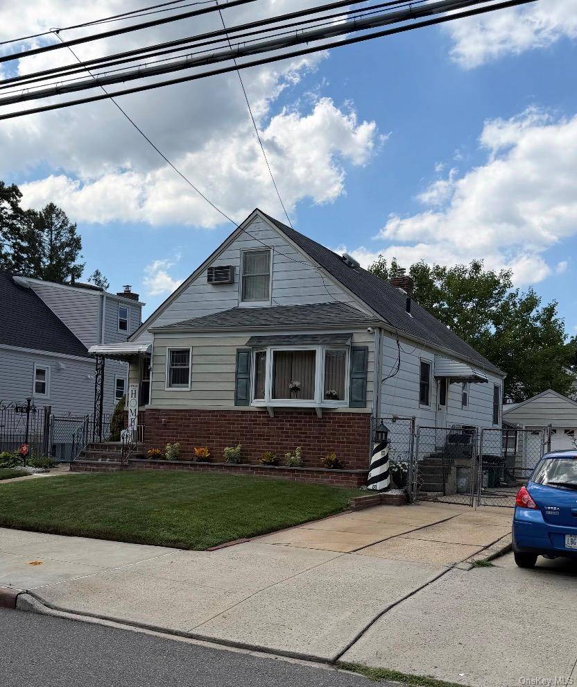 8118 260th ST, Floral Park, NY 11004