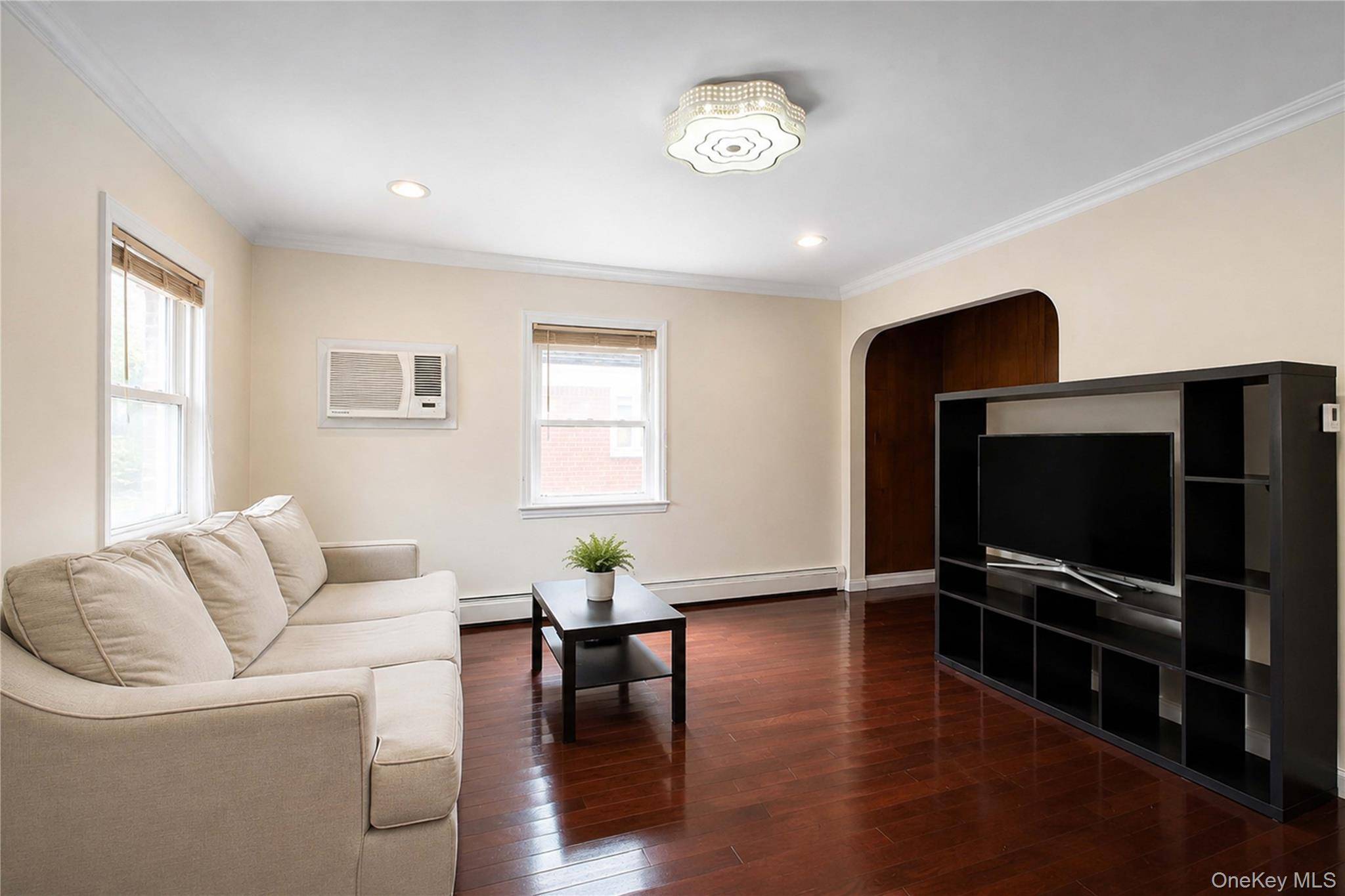 175 Latham RD, Mineola, NY 11501
