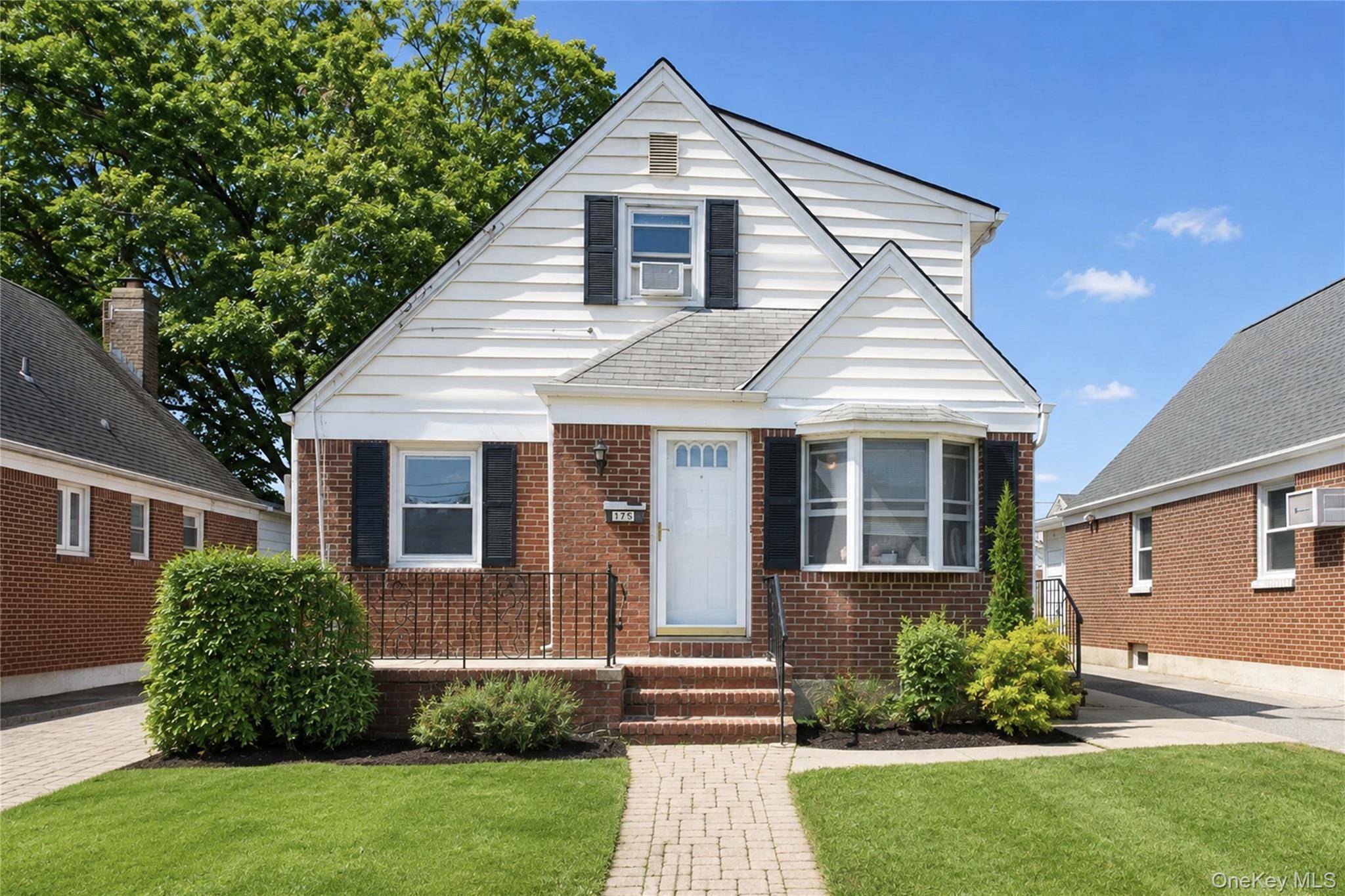 175 Latham RD, Mineola, NY 11501
