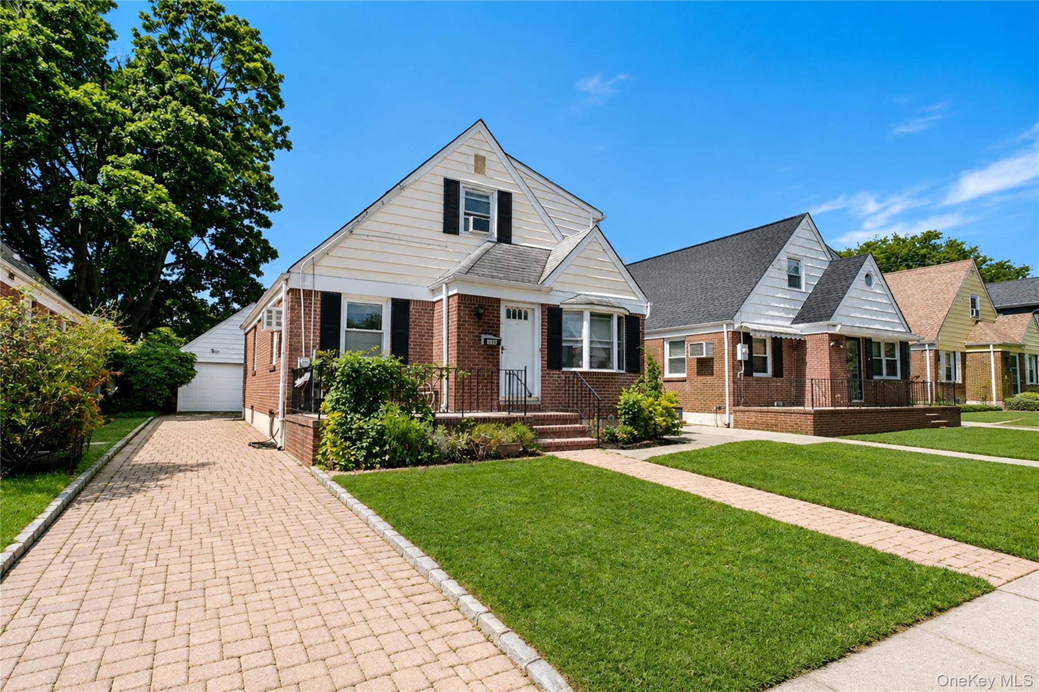 175 Latham RD, Mineola, NY 11501