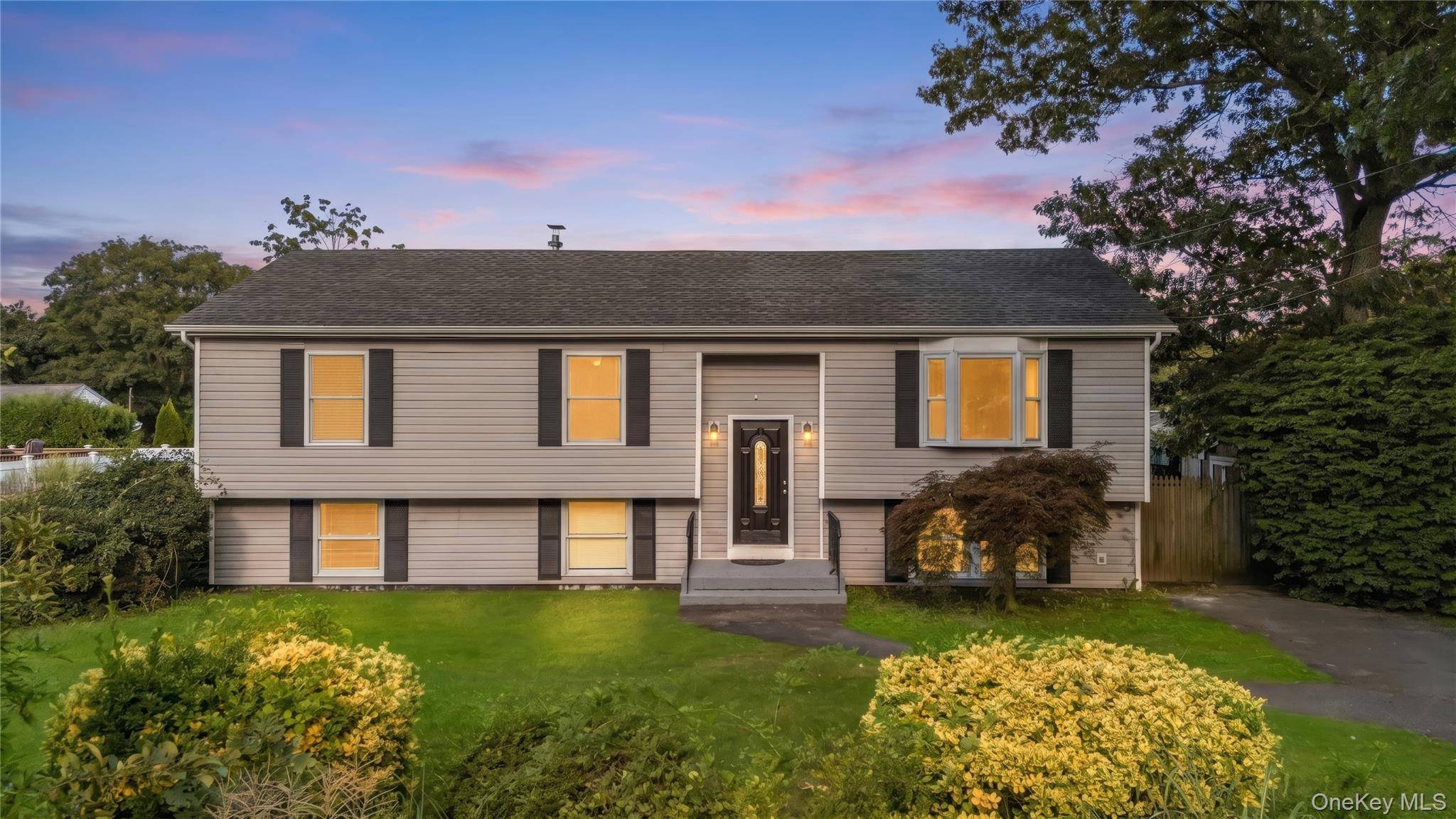 31 Concord RD, Shirley, NY 11967
